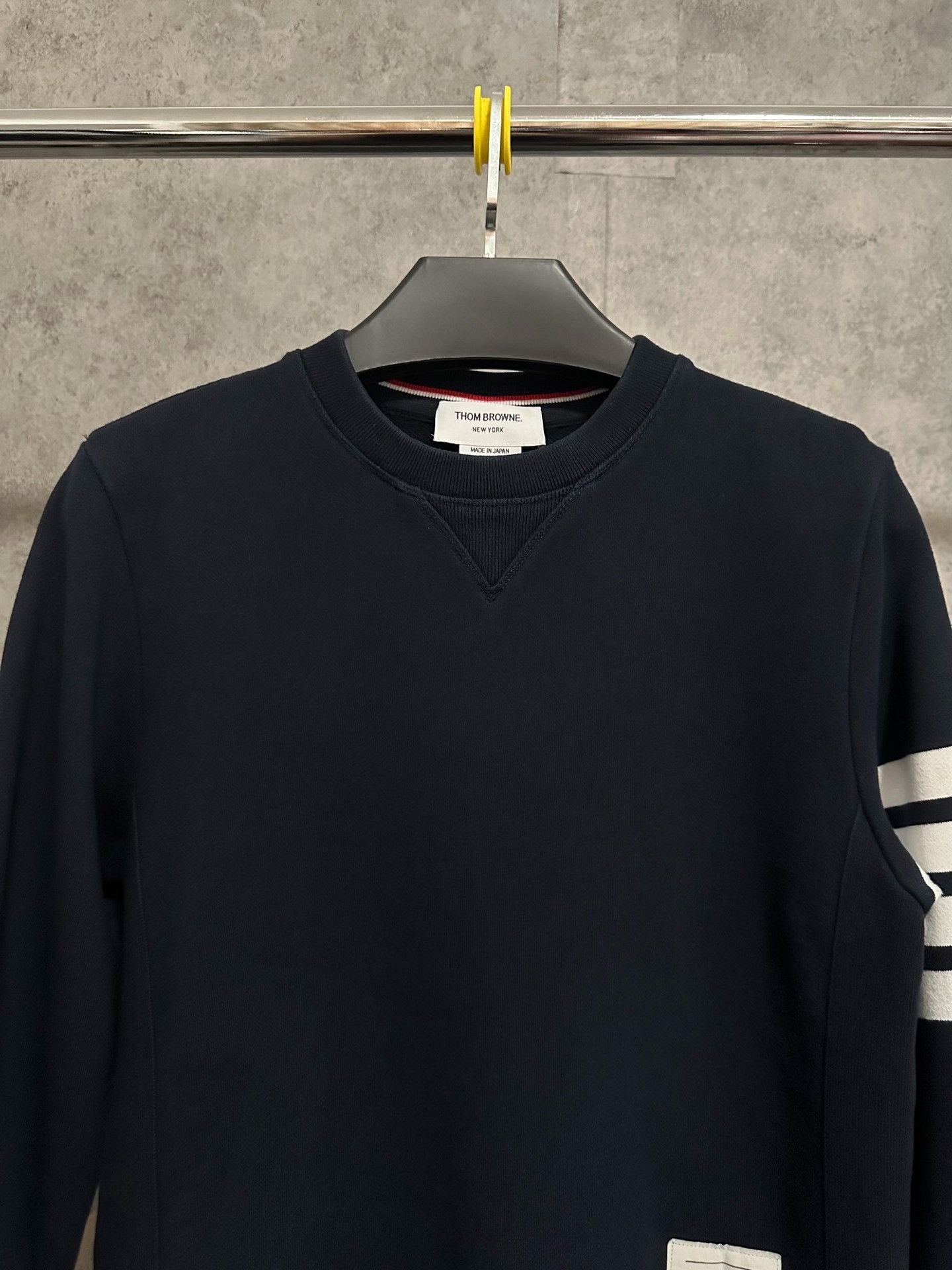 Thom Browne Thom Browne Classic Navy Four-Stripe Crewneck Size US M / EU 48-50 / 2 - 2 Thumbnail