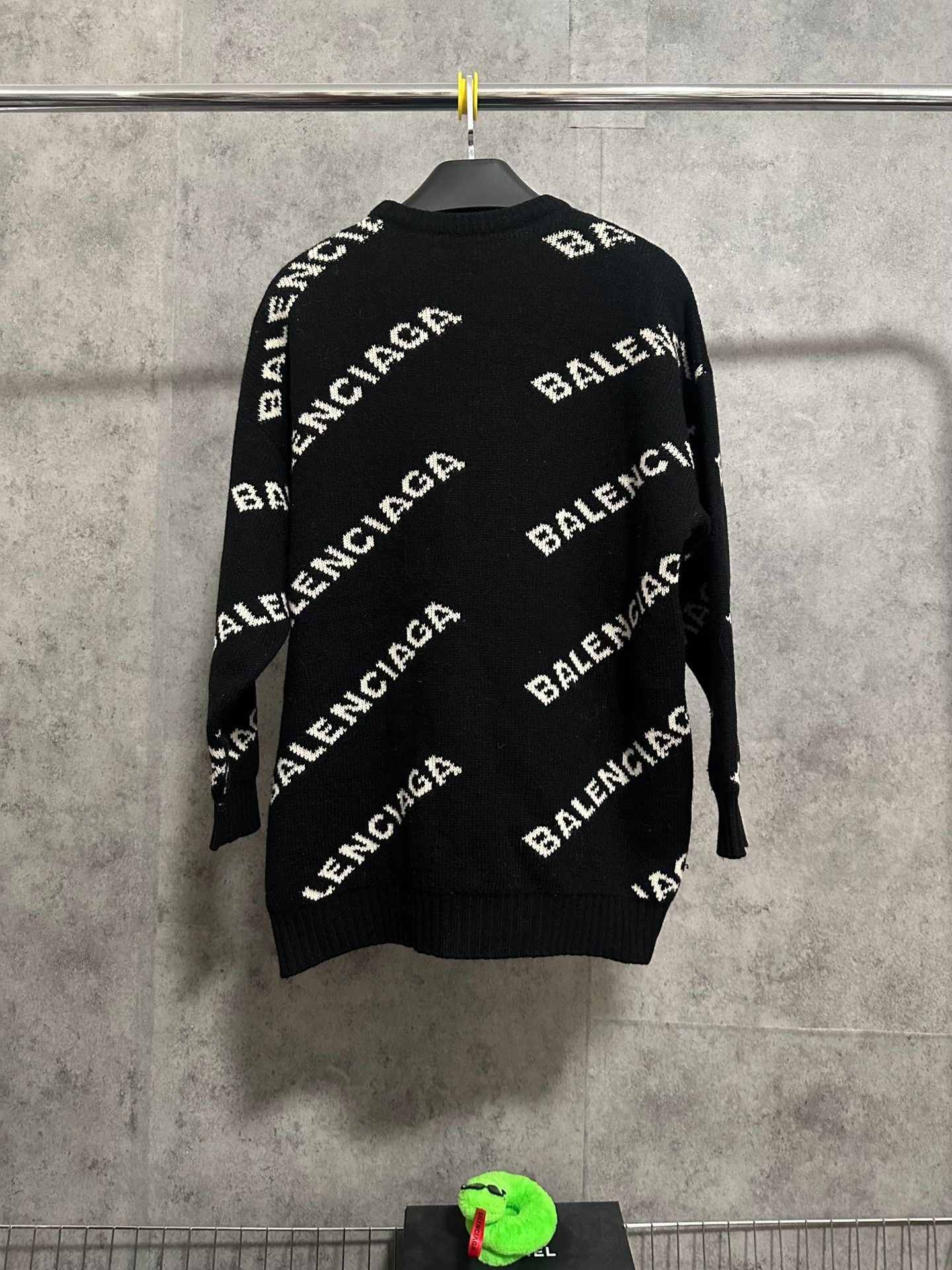 Balenciaga Balenciaga Logo Knit Sweater Size XXS / US 00 / IT 34 - 4 Thumbnail