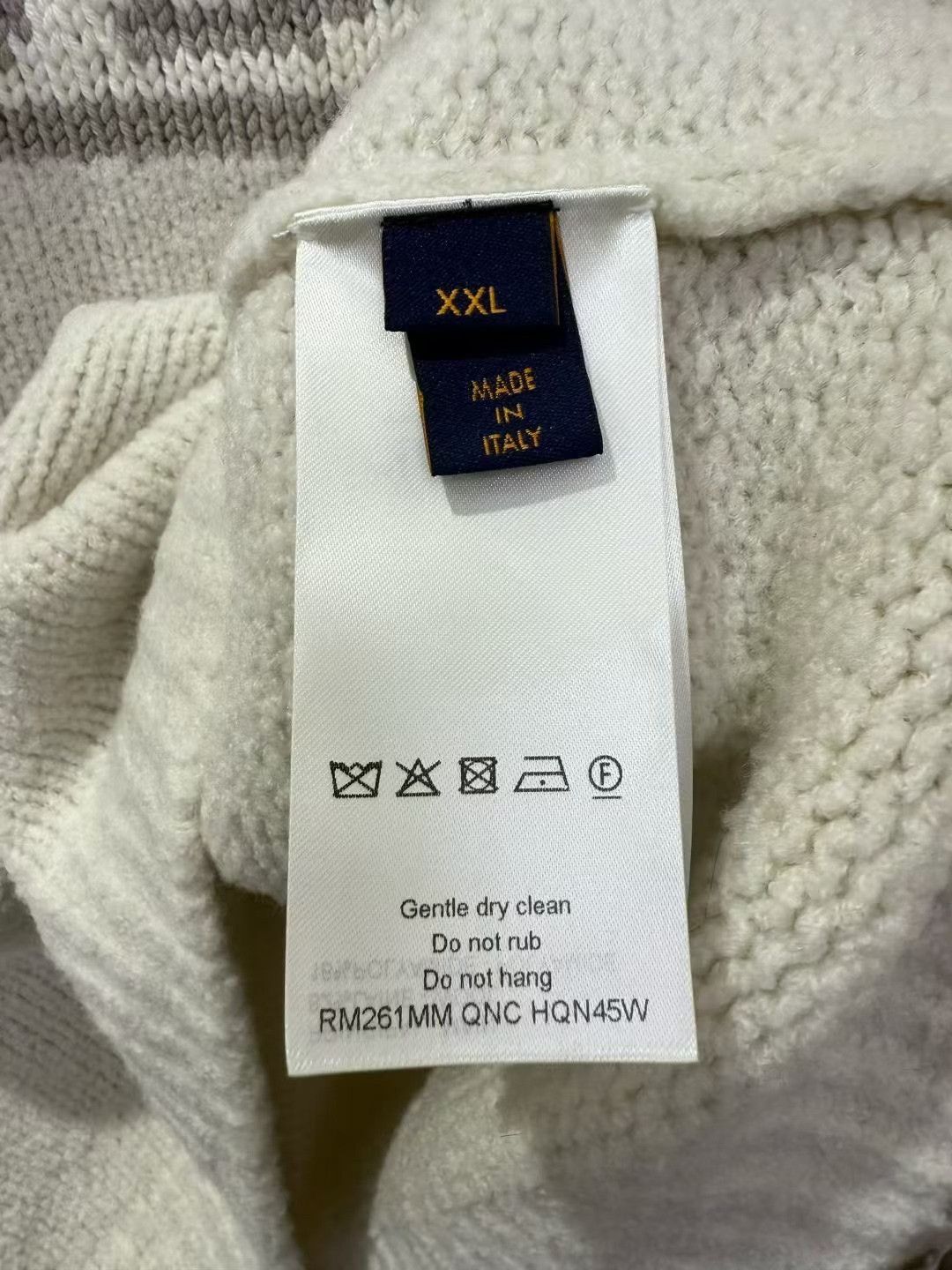 Louis Vuitton Louis Vuitton LV White Large Logo Sweater Size US XXL / EU 58 / 5 - 3 Thumbnail
