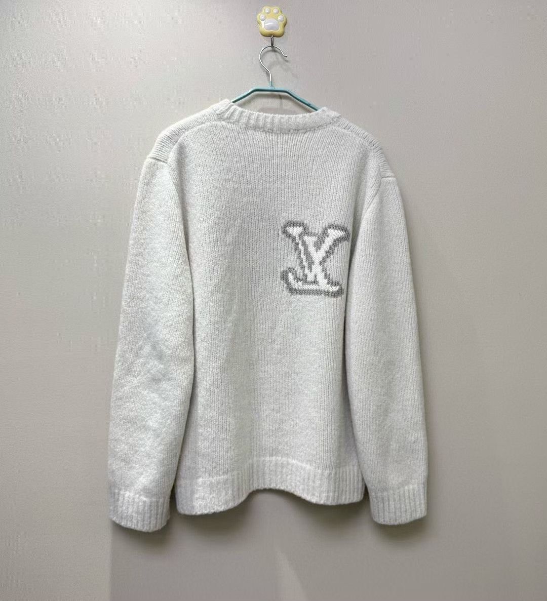 Louis Vuitton Louis Vuitton LV White Large Logo Sweater Size US XXL / EU 58 / 5 - 5 Thumbnail