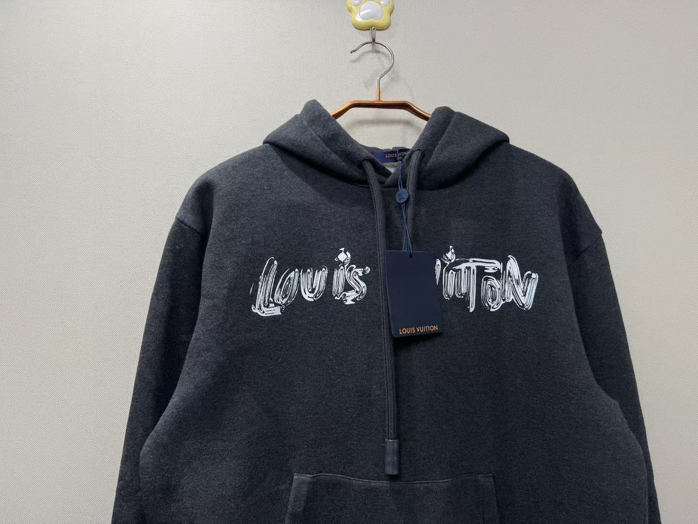 Louis Vuitton Louis Vuitton New Paint Logo Hoodie Size US S / EU 44-46 / 1 - 2 Thumbnail