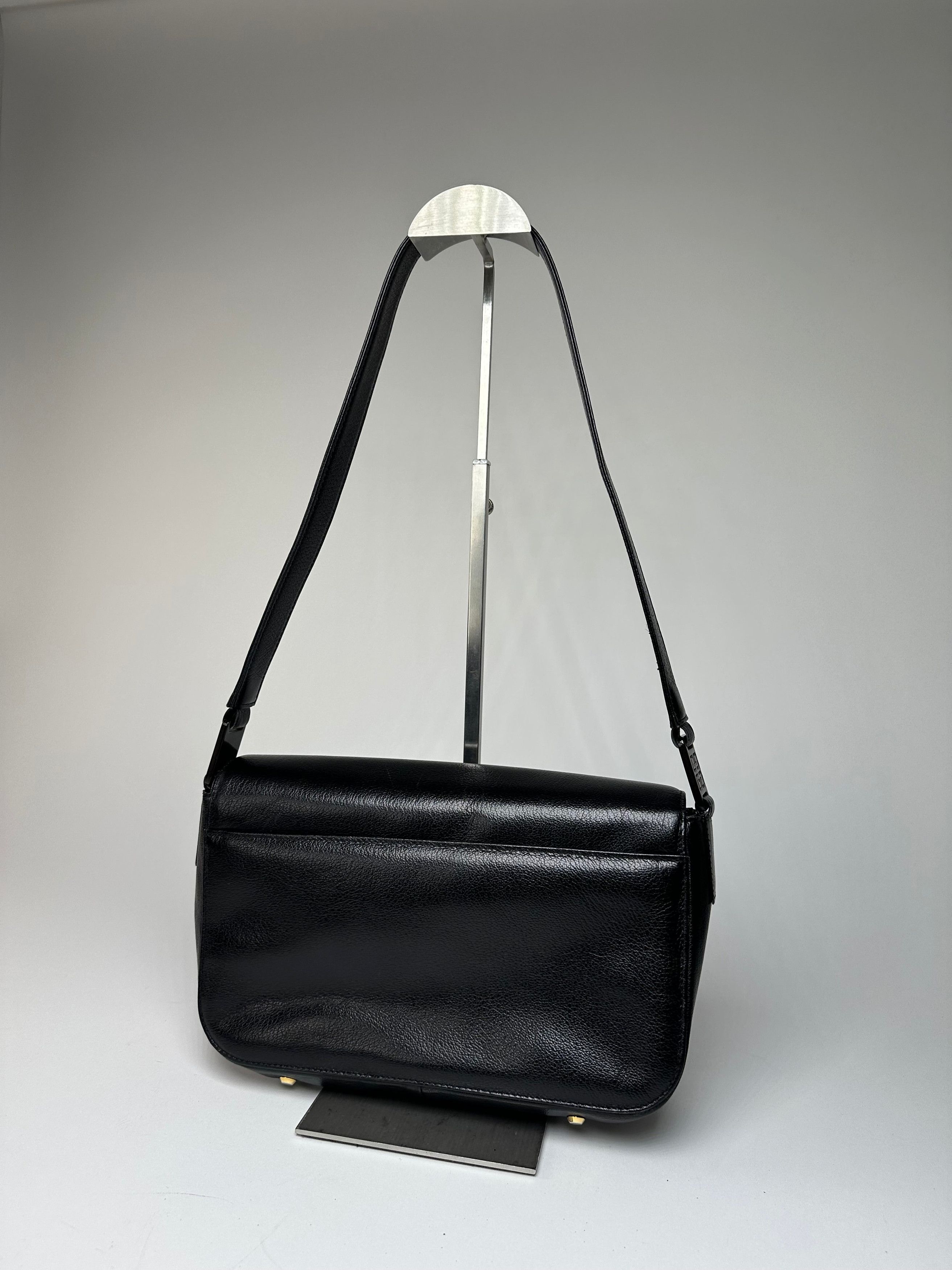 Givenchy Vintage Leather Shoulder Bag Black Size ONE SIZE - 4 Thumbnail