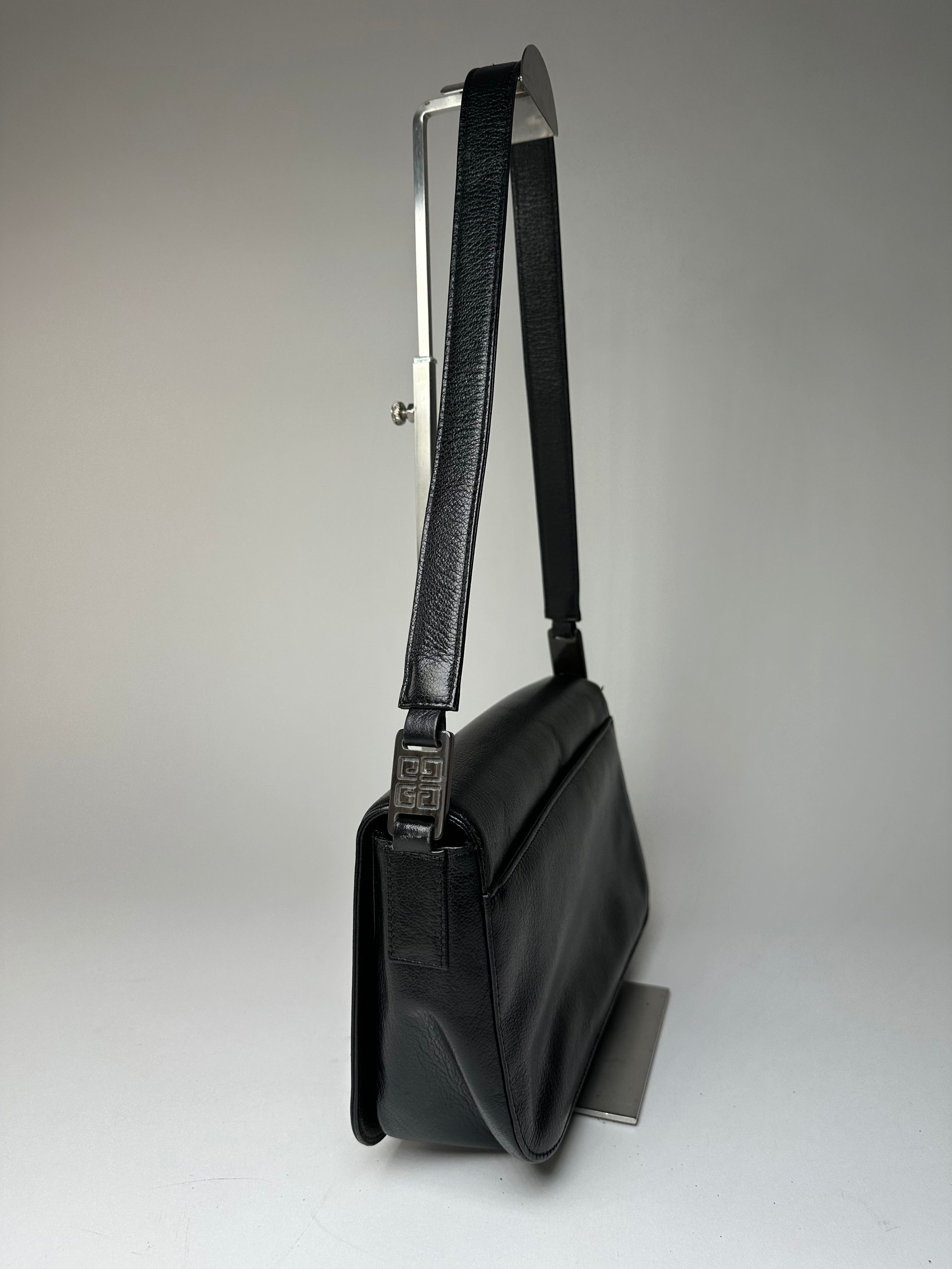 Givenchy Vintage Leather Shoulder Bag Black Size ONE SIZE - 12 Thumbnail