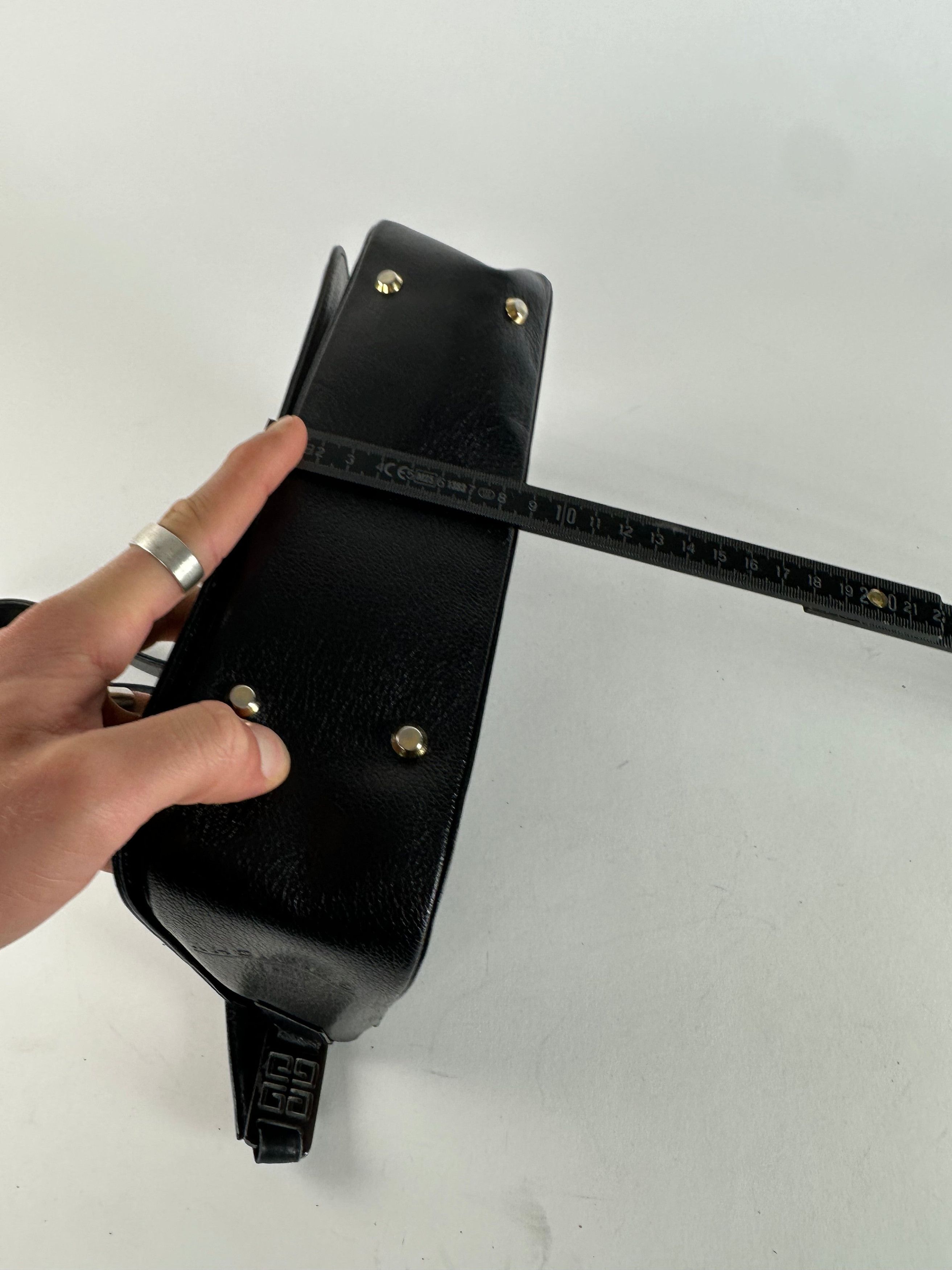 Givenchy Vintage Leather Shoulder Bag Black Size ONE SIZE - 10 Thumbnail