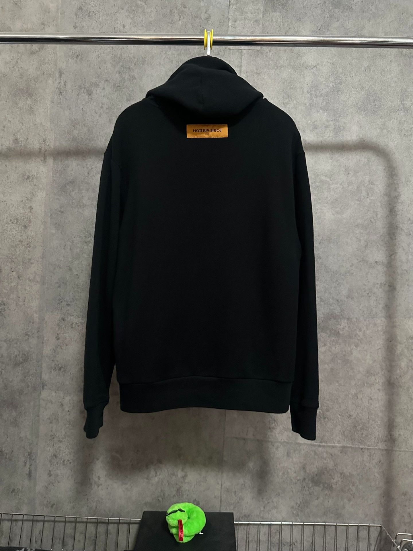 Louis Vuitton Louis Vuitton Black Graffiti Logo Hoodie Size US L / EU 52-54 / 3 - 4 Thumbnail