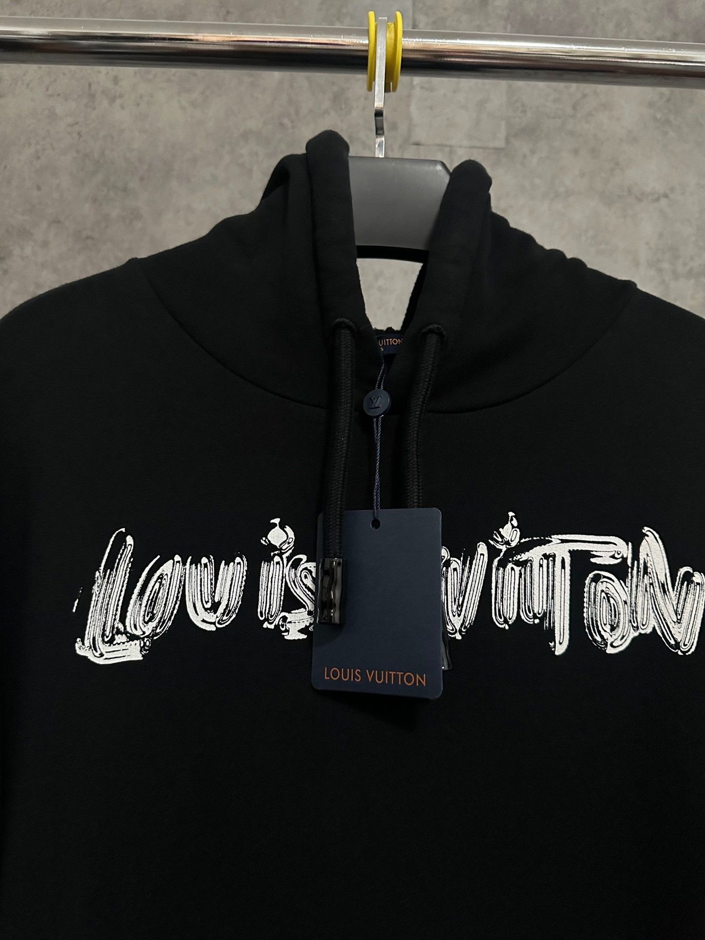 Louis Vuitton Louis Vuitton Black Graffiti Logo Hoodie Size US L / EU 52-54 / 3 - 2 Thumbnail