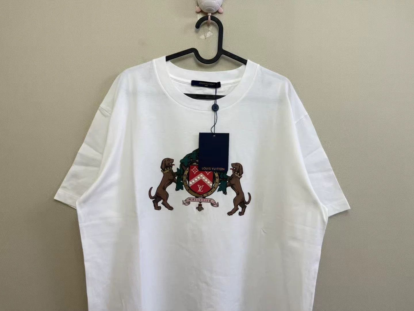 Louis Vuitton Louis Vuitton LV x Pharrell Pearl Logo Tee Size US XXL / EU 58 / 5 - 2 Thumbnail