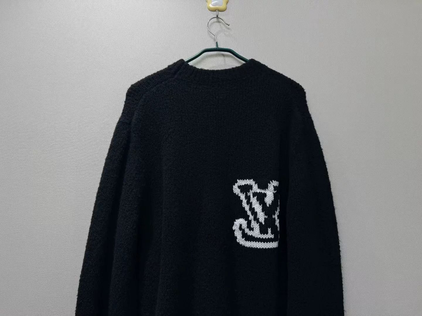 Louis Vuitton Louis Vuitton LV Black Large Logo Teddy Sweater Size US XL / EU 56 / 4 - 5 Thumbnail
