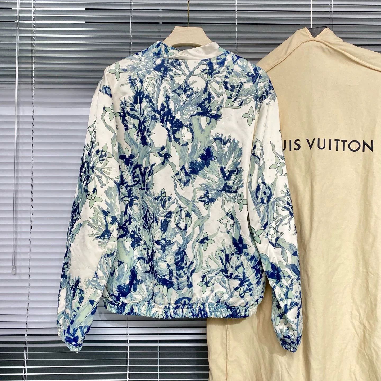 Louis Vuitton Louis Vuitton Spring 24 Sequin Print Jacket Size US L / EU 52-54 / 3 - 2 Thumbnail