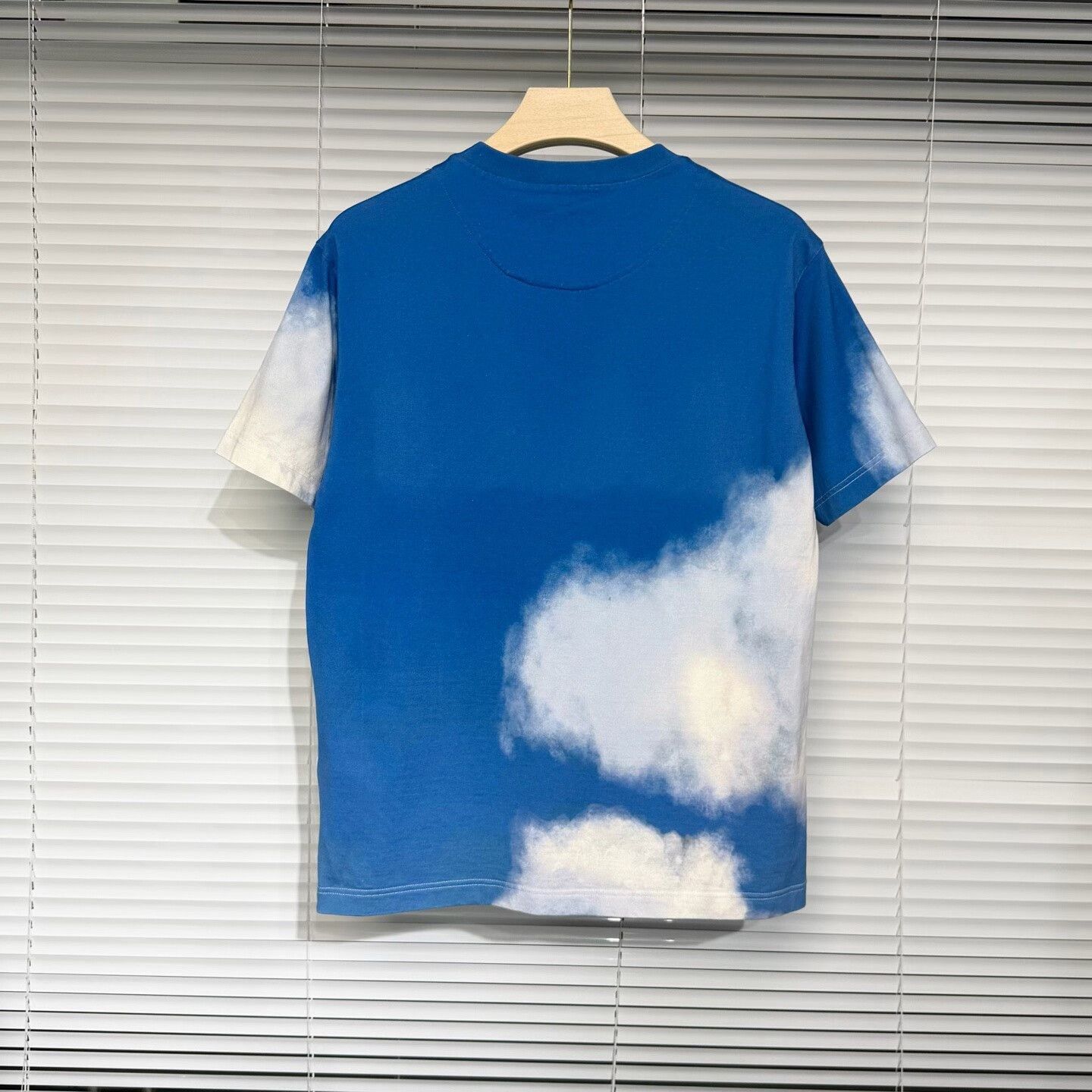 Louis Vuitton Louis Vuitton Heaven on Earth Cloud Print T-shirt Size US M / EU 48-50 / 2 - 2 Thumbnail
