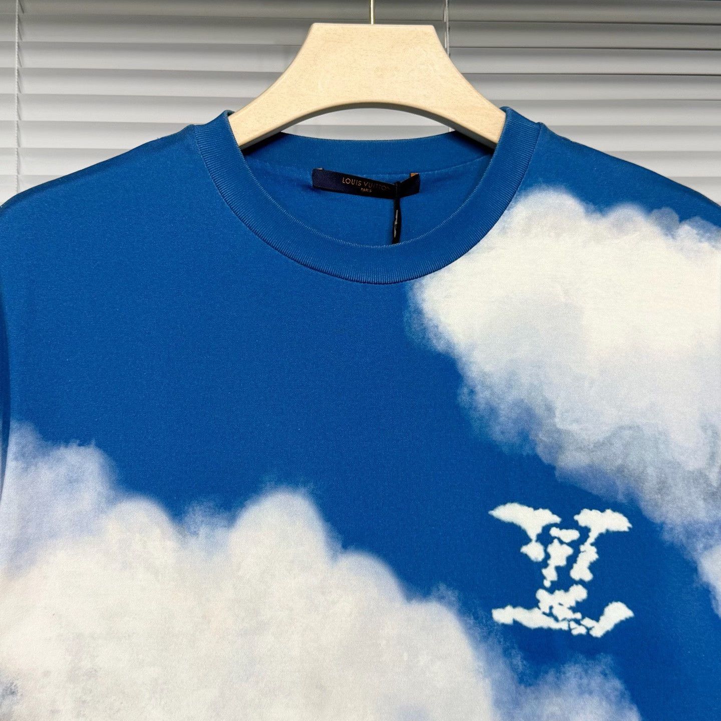 Louis Vuitton Louis Vuitton Heaven on Earth Cloud Print T-shirt Size US M / EU 48-50 / 2 - 3 Thumbnail