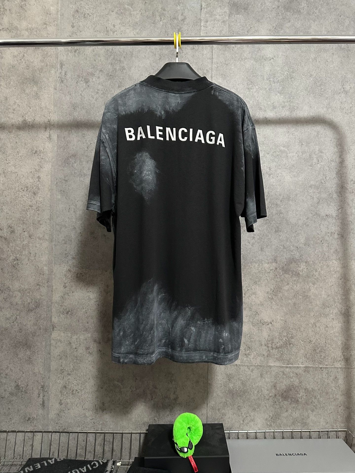 Balenciaga Balenciaga 26SS Distressed Splatter Short-Sleeve T-Shirt Size US S / EU 44-46 / 1 - 4 Thumbnail