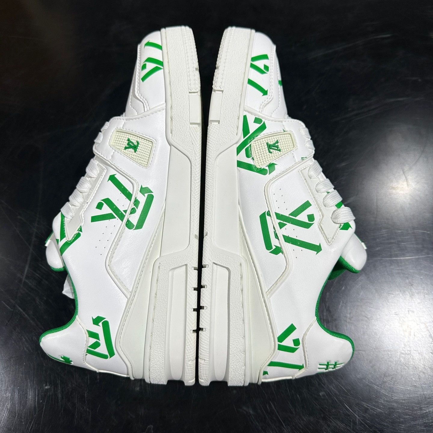 Louis Vuitton Louis Vuitton Trainer White Green Sneakers Size US 8.5 / EU 41-42 - 6 Thumbnail
