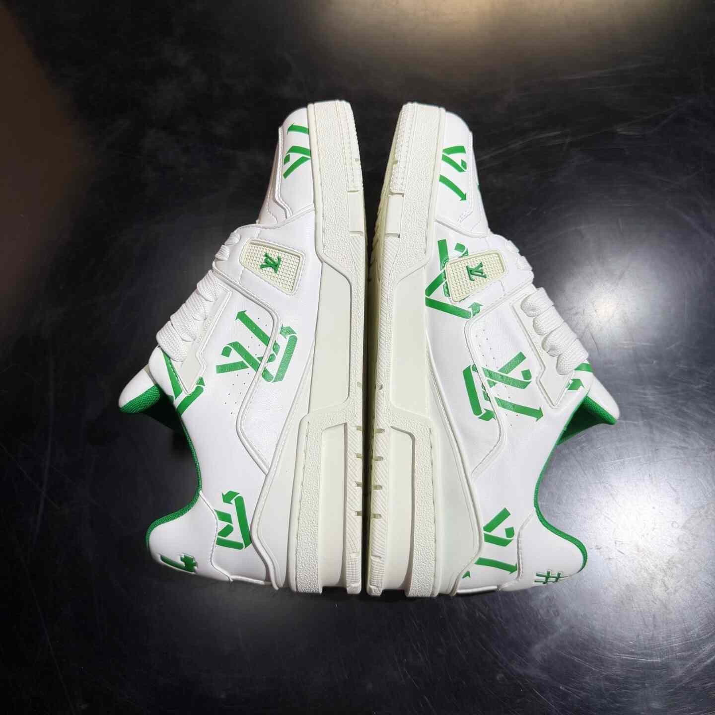 Louis Vuitton Louis Vuitton Trainer Sneakers Size US 9 / IT 39 - 3 Thumbnail