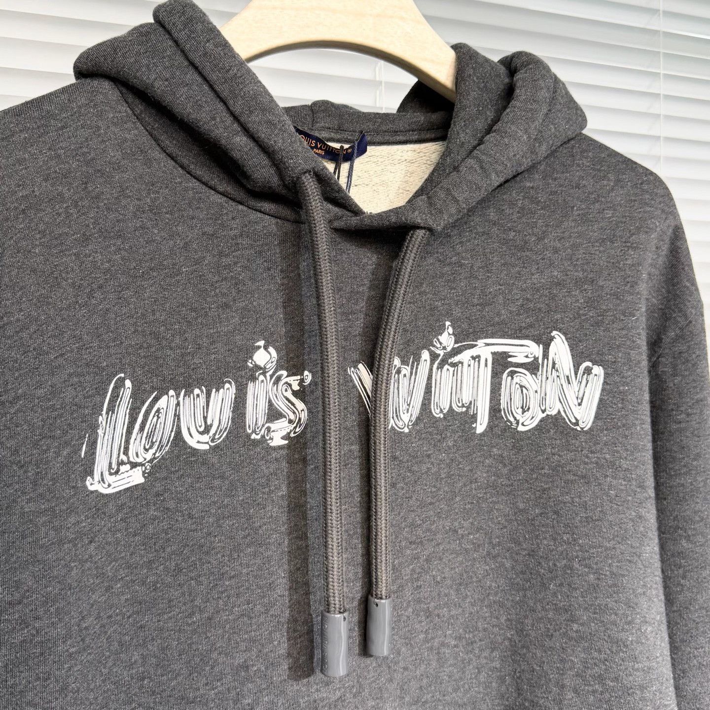 Louis Vuitton Louis Vuitton SS24 Graffiti Logo Hoodie Size US XL / EU 56 / 4 - 3 Thumbnail