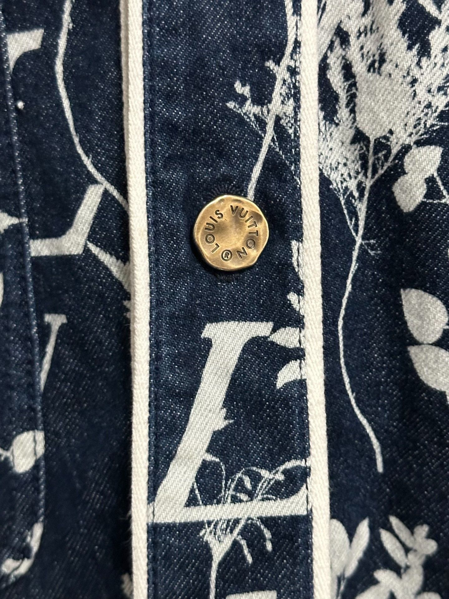 Louis Vuitton LV Denim Wheat Logo Short-Sleeve Shirt Size US S / EU 44-46 / 1 - 8 Thumbnail