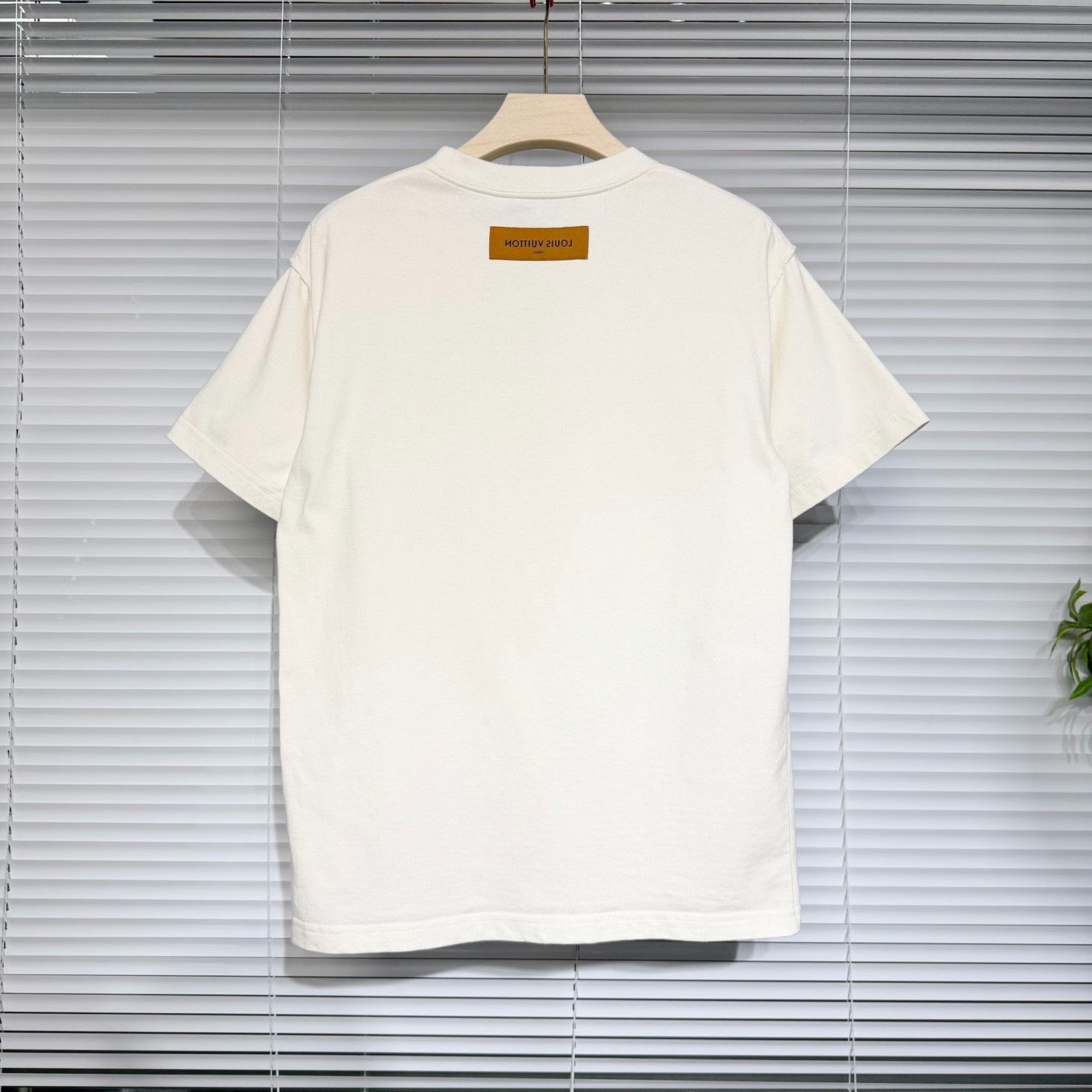 Louis Vuitton LV 2023 SS Short Sleeve Embroidered Logo T-shirt Size US S / EU 44-46 / 1 - 2 Thumbnail