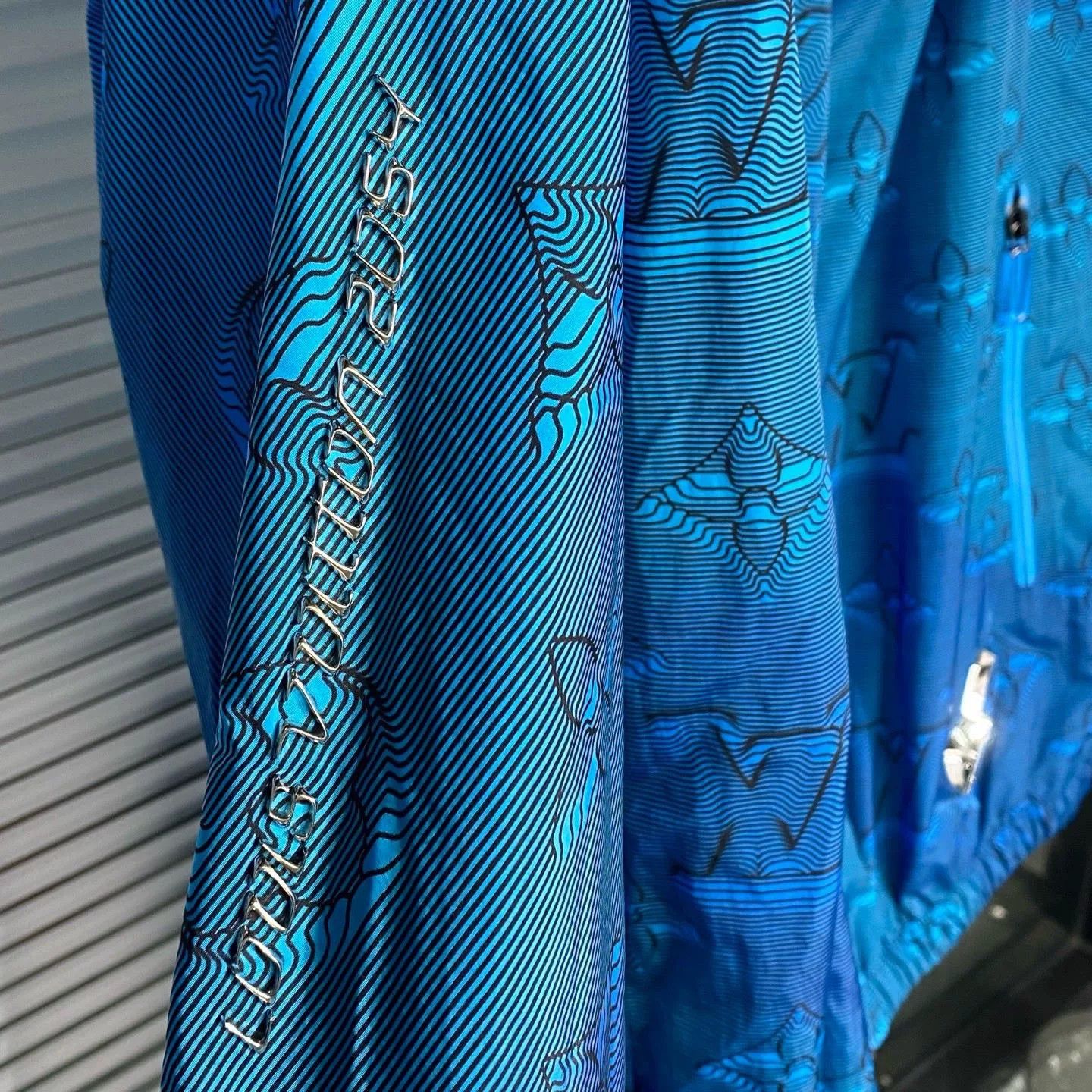 Louis Vuitton Louis Vuitton 2054 Monogram Gradient Blue Windbreaker Size US XL / EU 56 / 4 - 3 Thumbnail