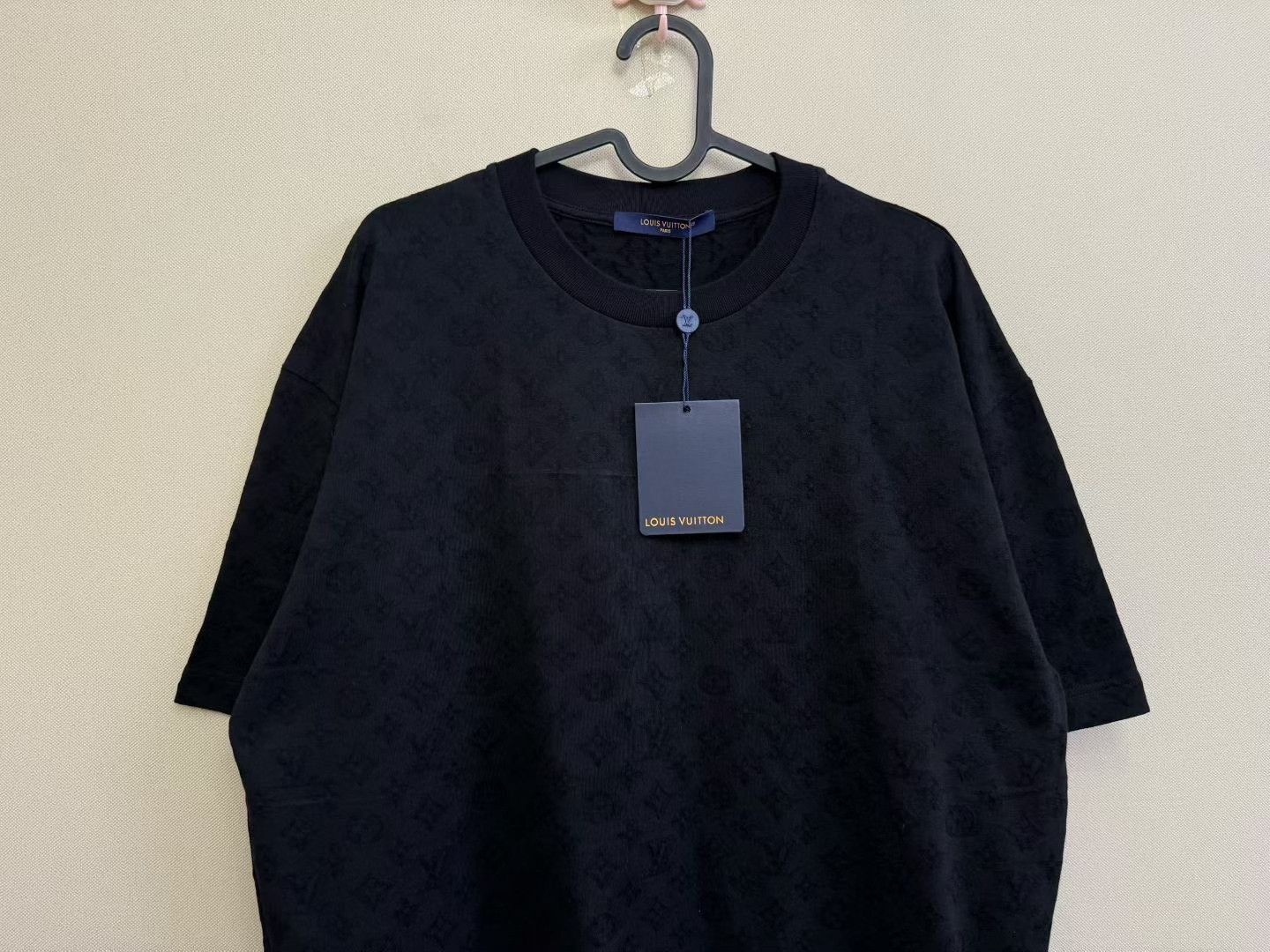 Louis Vuitton Louis Vuitton Black Flocked Logo Short-Sleeve Size US L / EU 52-54 / 3 - 2 Thumbnail