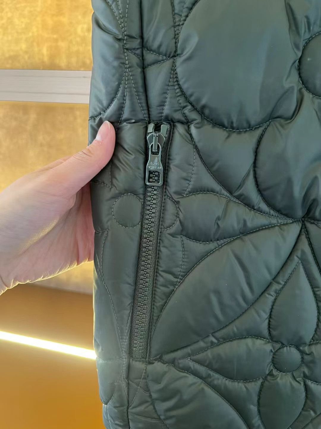 Louis Vuitton LV Dark Green Vest Size US M / EU 48-50 / 2 - 3 Thumbnail