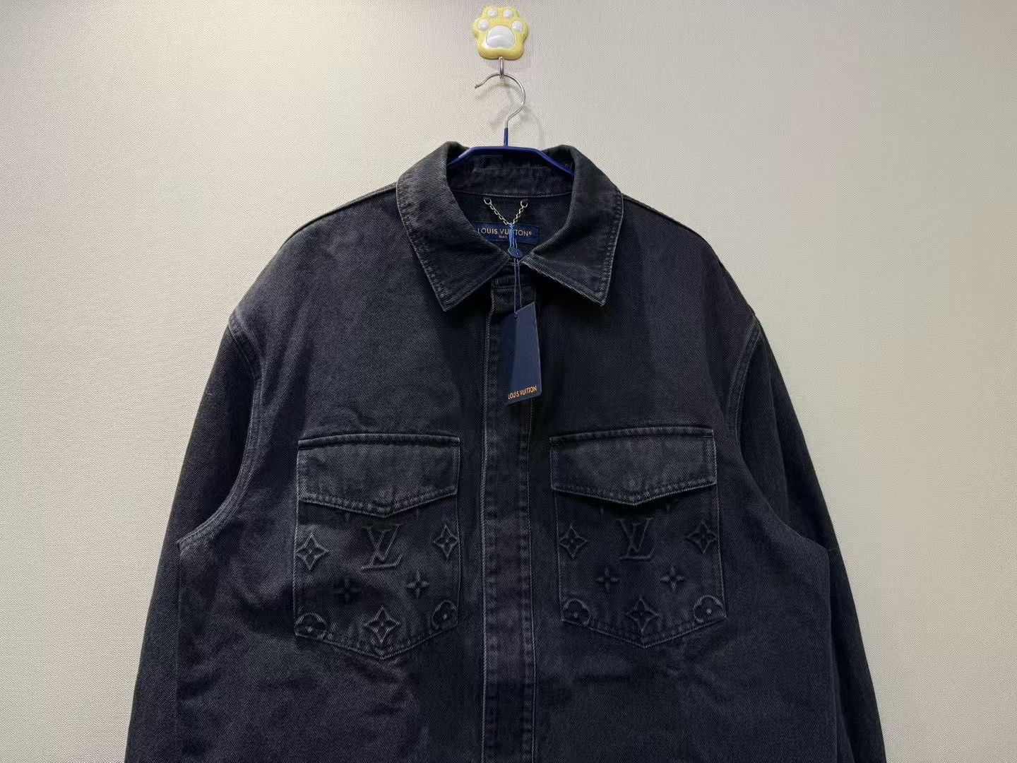 Louis Vuitton Louis Vuitton LV Embossed Logo Denim Jacket Size US XL / EU 56 / 4 - 4 Thumbnail