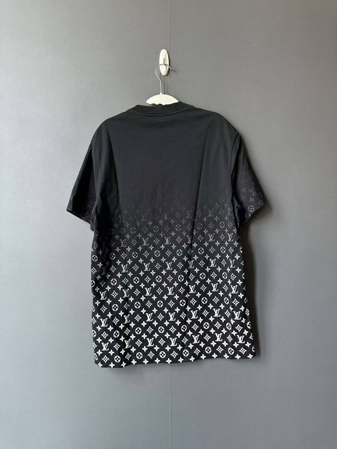 Louis Vuitton Louis Vuitton LV Black Gradient All-Over Print Tee Size US XXL / EU 58 / 5 - 2 Thumbnail