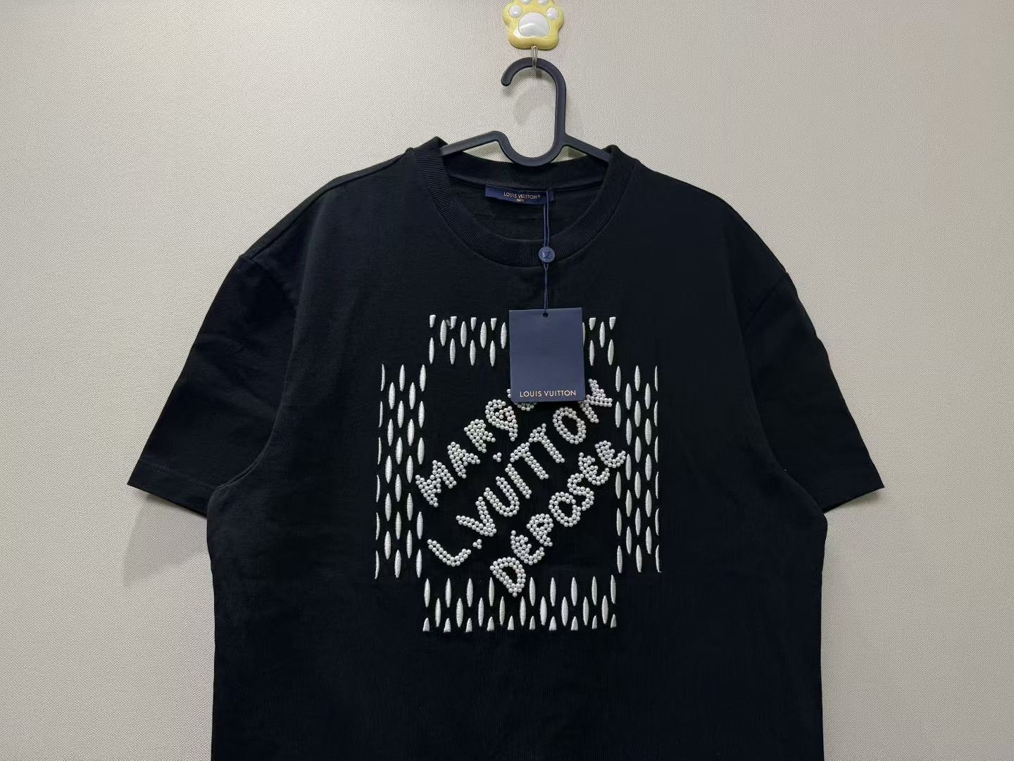 Louis Vuitton Louis Vuitton LV x Pharrell Pearl Logo Tee Size US L / EU 52-54 / 3 - 2 Thumbnail
