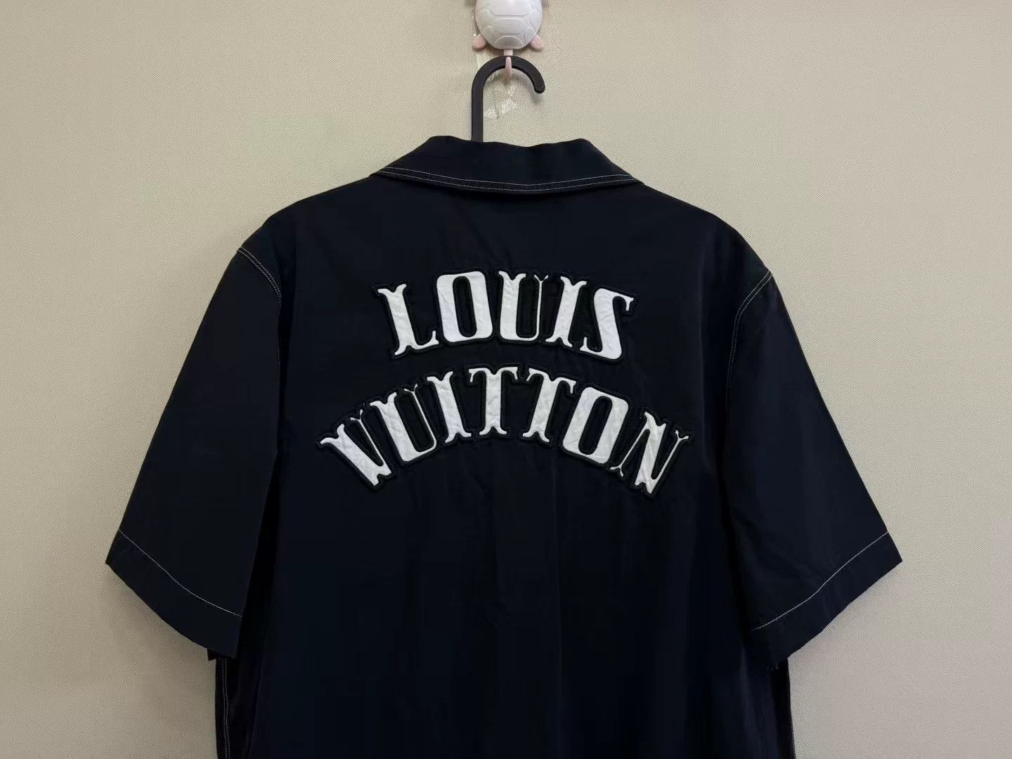 Louis Vuitton Louis Vuitton LV Letter Short-Sleeve Shirt Size US M / EU 48-50 / 2 - 5 Thumbnail