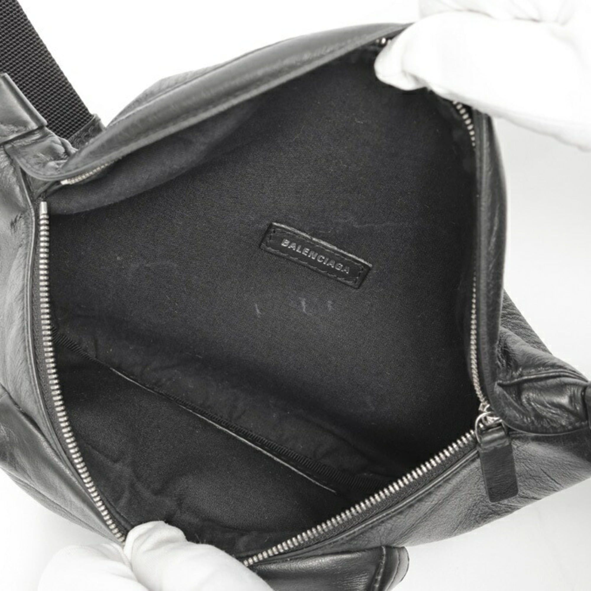 Balenciaga Balenciaga Everyday Belt Bag Body 579617 Leather Black Size ONE SIZE - 5 Thumbnail