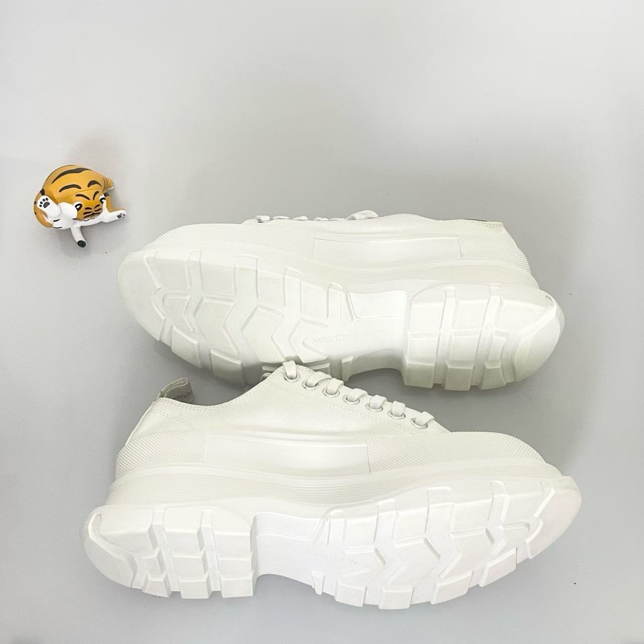 Alexander McQueen Alexander McQueen White Martin Boots Size US 7 / EU 40 - 2 Thumbnail