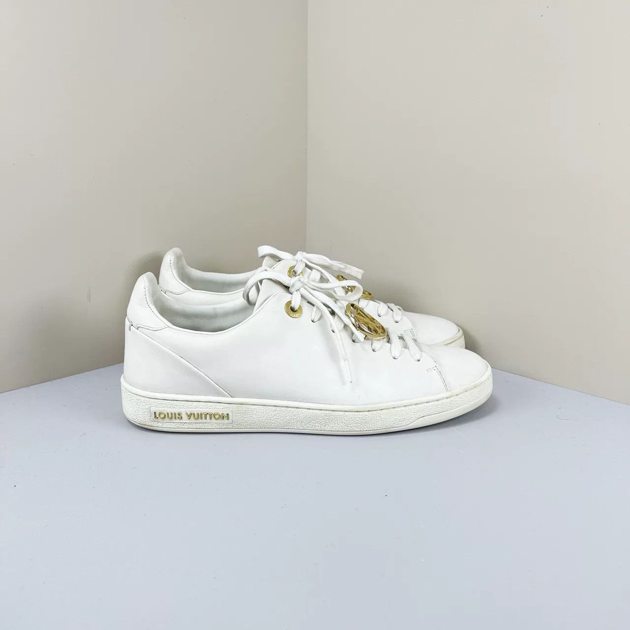 Louis Vuitton Louis Vuitton Metal Logo White Sneakers Size US 5.5 / IT 35.5 - 4 Thumbnail