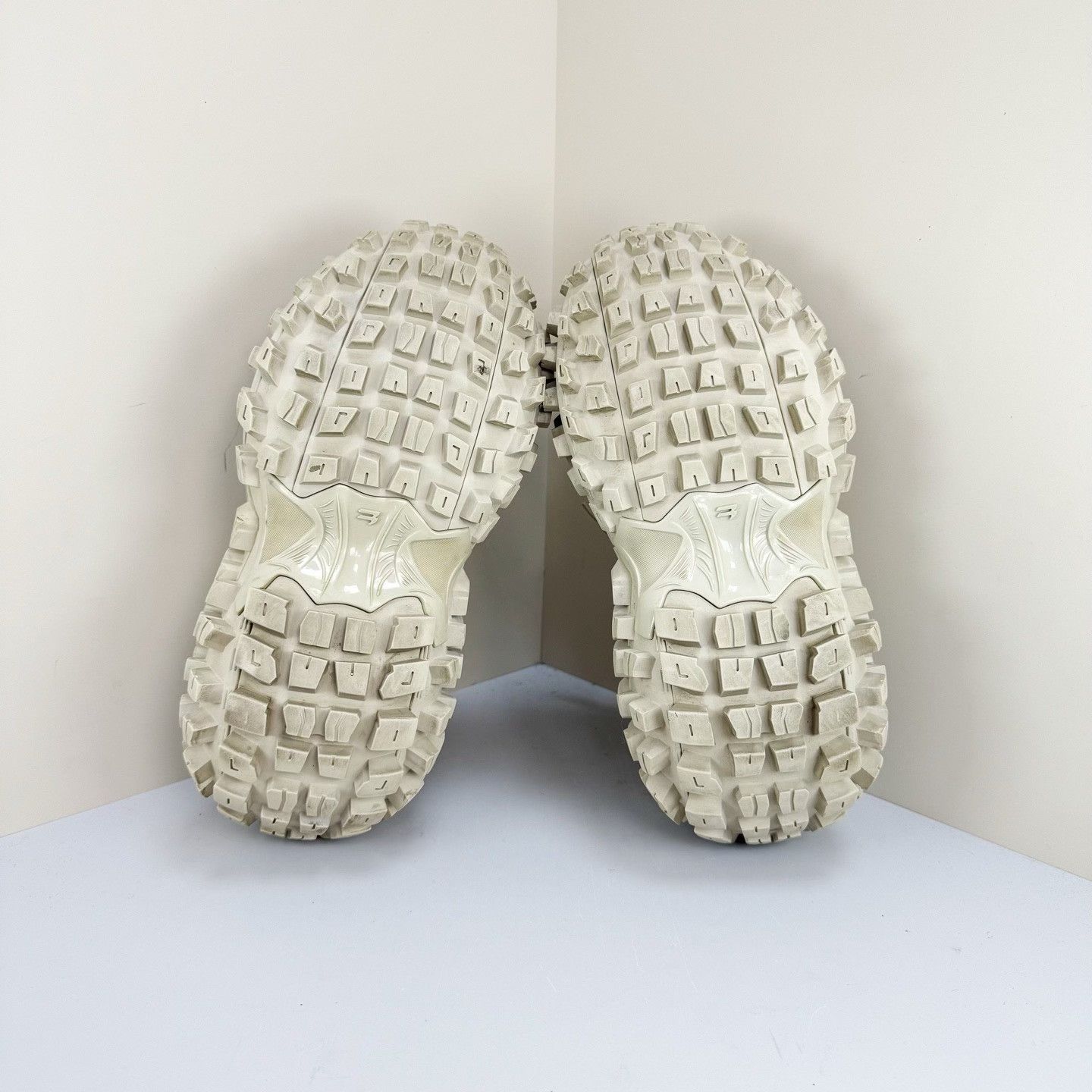 Balenciaga Balenciaga Sand Tyre Shoes Size US 7 / IT 37 - 5 Thumbnail