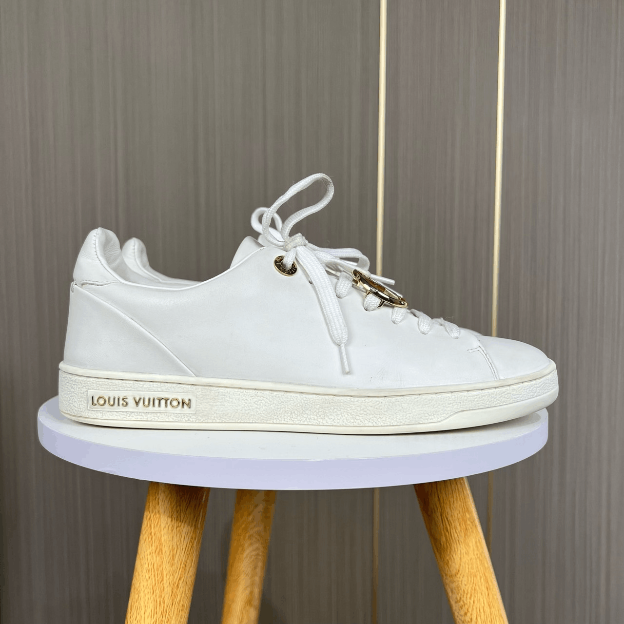 Louis Vuitton Louis Vuitton Metal Logo White Sneakers Size US 5.5 / IT 35.5 - 3 Thumbnail