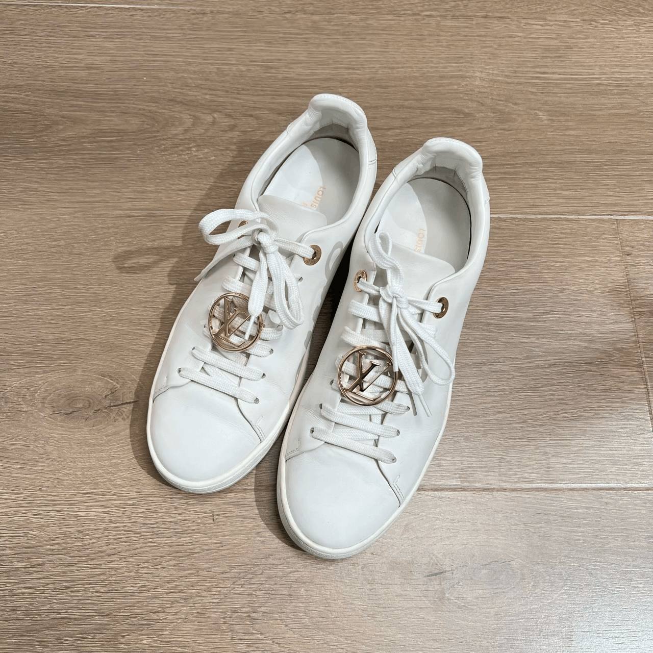 Louis Vuitton Louis Vuitton Metal Logo White Sneakers Size US 5.5 / IT 35.5 - 2 Thumbnail