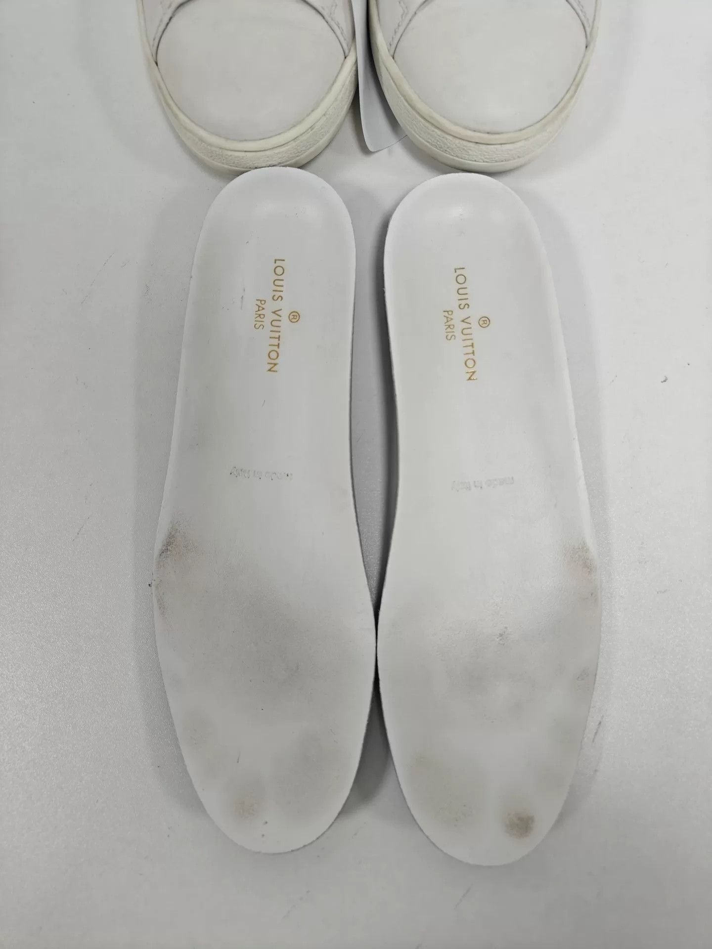 Louis Vuitton Louis Vuitton Metal Logo White Sneakers Size US 5.5 / IT 35.5 - 8 Thumbnail