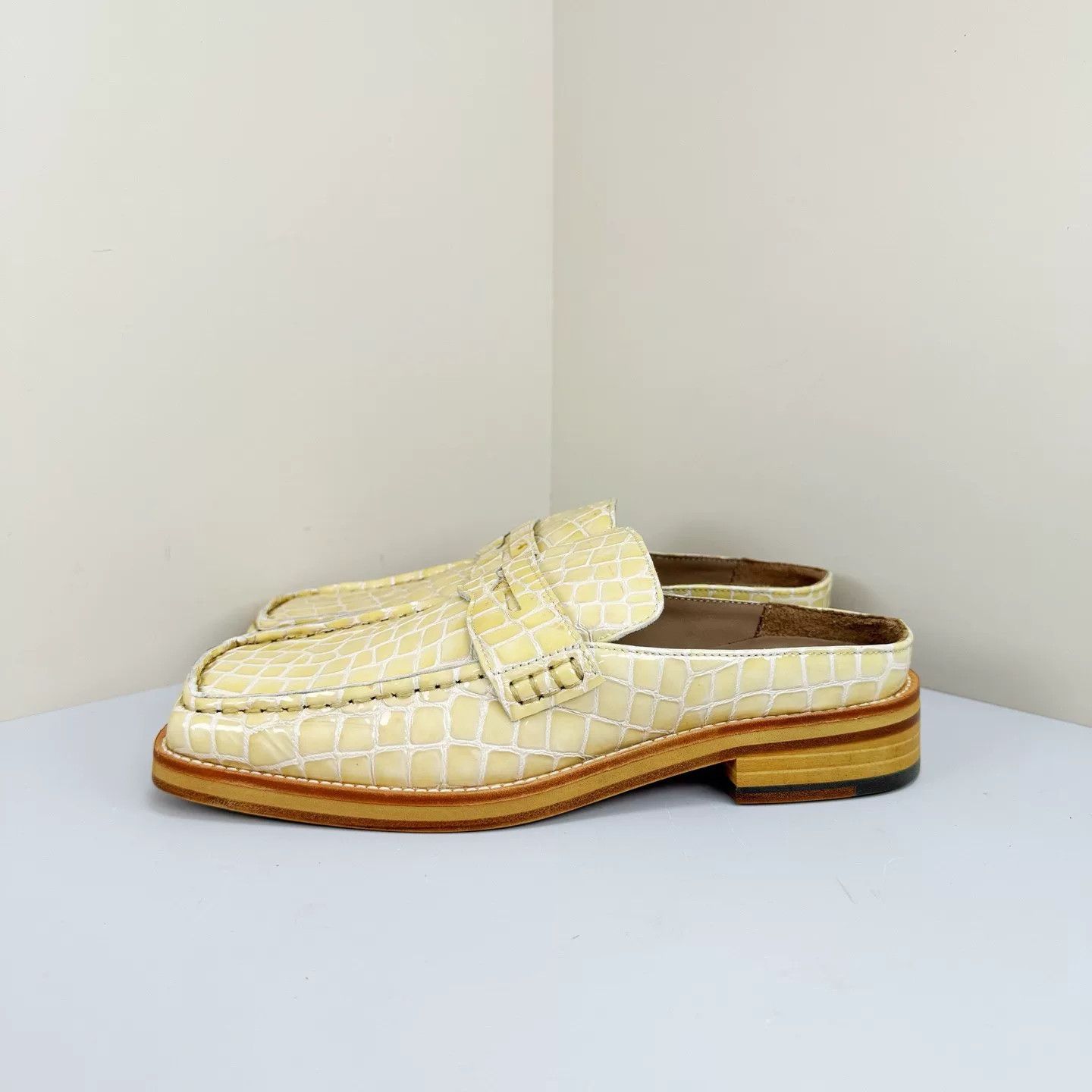 Martine Rose Martine Rose Cream Croc-Embossed Chain Square-Toe Loafers Size US 8 / IT 38 - 2 Thumbnail