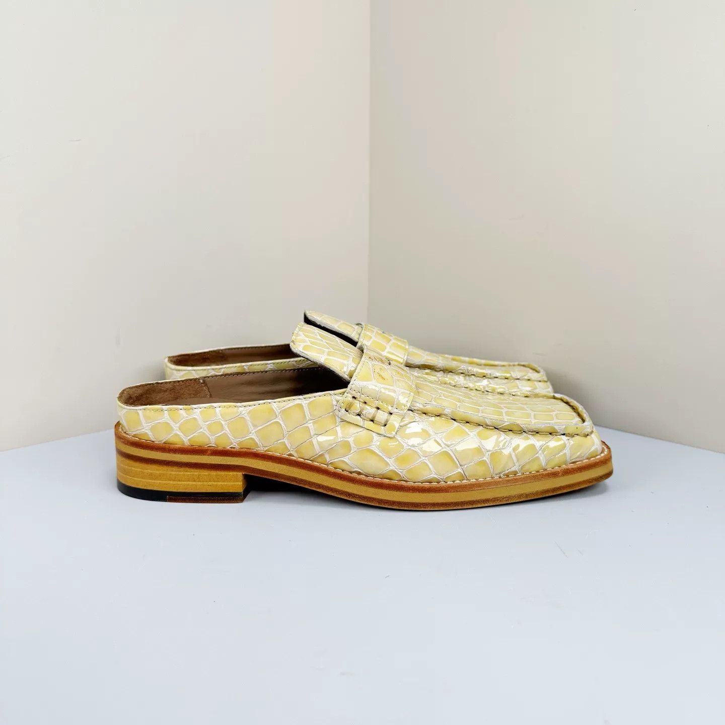 Martine Rose Martine Rose Cream Croc-Embossed Chain Square-Toe Loafers Size US 8 / IT 38 - 4 Thumbnail