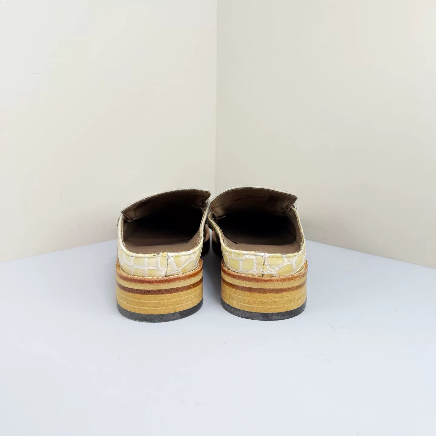 Martine Rose Martine Rose Cream Croc-Embossed Chain Square-Toe Loafers Size US 8 / IT 38 - 3 Thumbnail