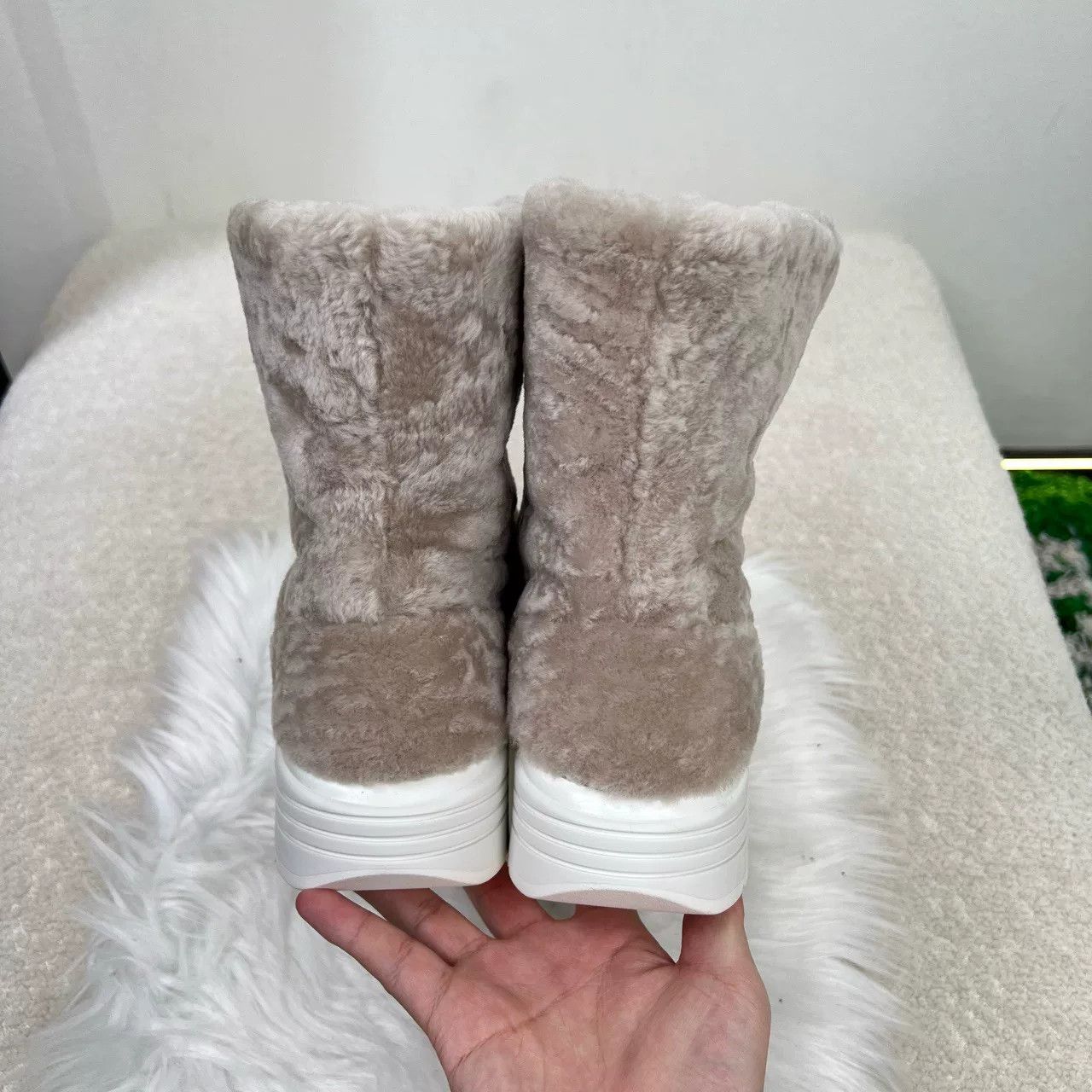 Stuart Weitzman Stuart Weitzman Lamb Wool Boots Size US 8 / IT 38 - 3 Thumbnail