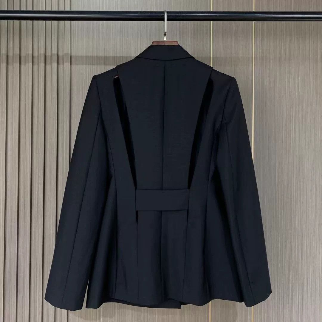 Givenchy Givenchy Women's Metal Buckle Blazer Size XS / US 0-2 / IT 36-38 - 2 Thumbnail