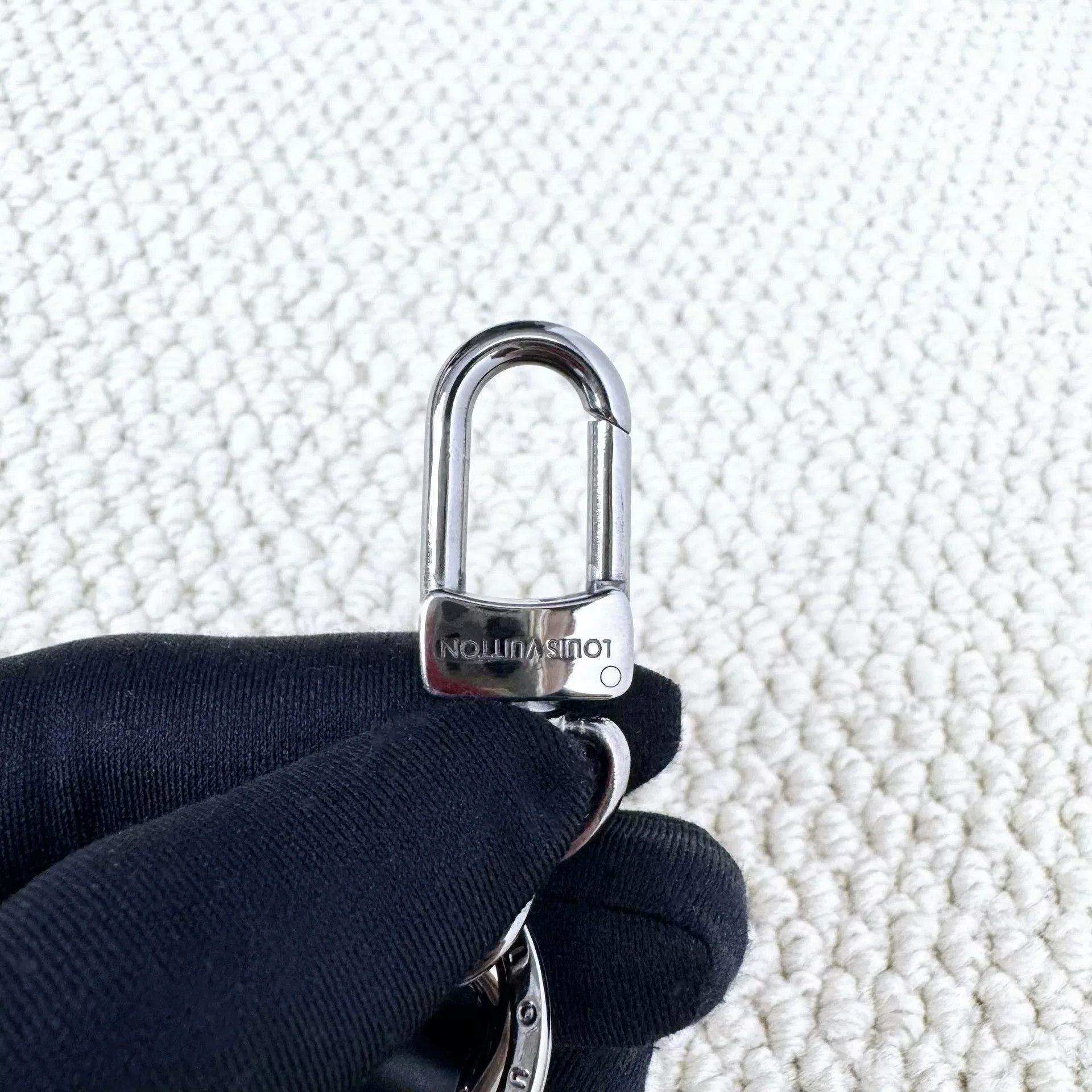 Louis Vuitton Louis Vuitton Monogram Keychain Size ONE SIZE - 3 Thumbnail
