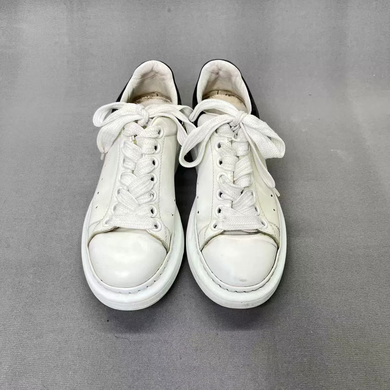 Alexander McQueen Alexander McQueen Suede Black Tail White Sneakers Size US 5 / IT 35 - 2 Thumbnail