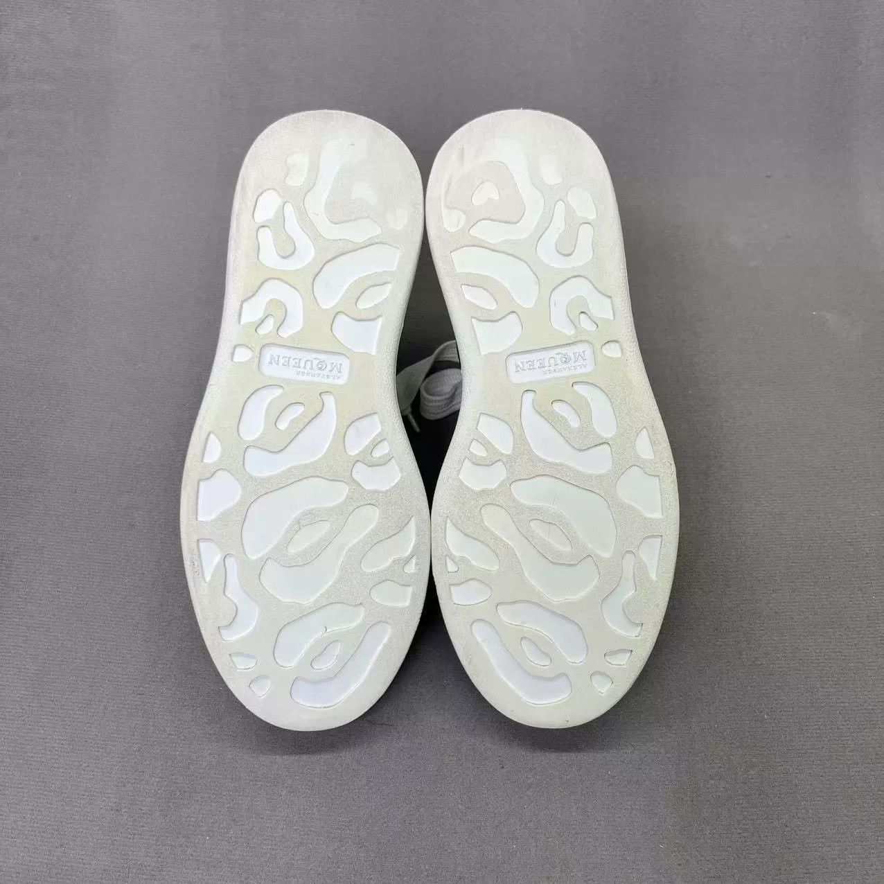 Alexander McQueen Alexander McQueen Suede Black Tail White Sneakers Size US 5 / IT 35 - 5 Thumbnail