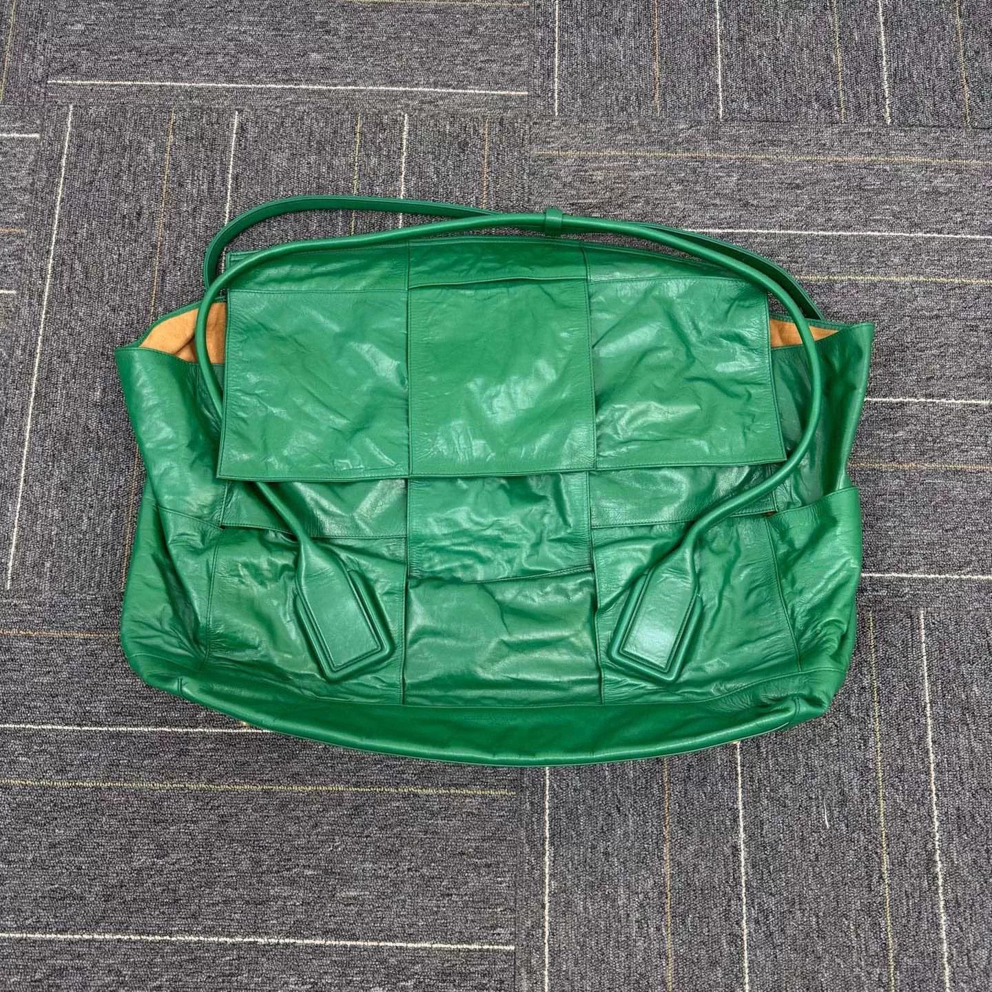 Bottega Veneta Bottega Veneta Arco Parrot Green Waxed Leather Tote Size ONE SIZE - 4 Thumbnail