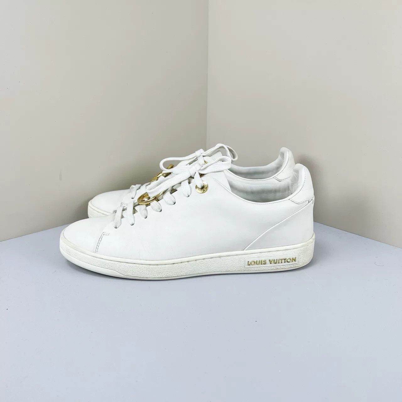 Louis Vuitton Louis Vuitton Metal Logo White Sneakers Size US 5.5 / IT 35.5 - 2 Thumbnail