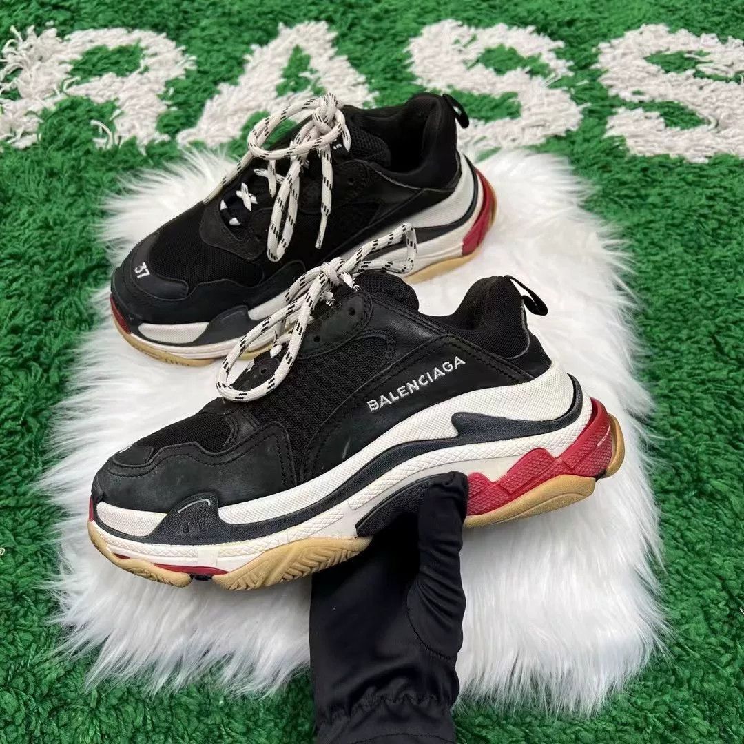 Balenciaga Balenciaga Triple S Distressed Dad Shoes Size US 6 / IT 36 - 2 Thumbnail