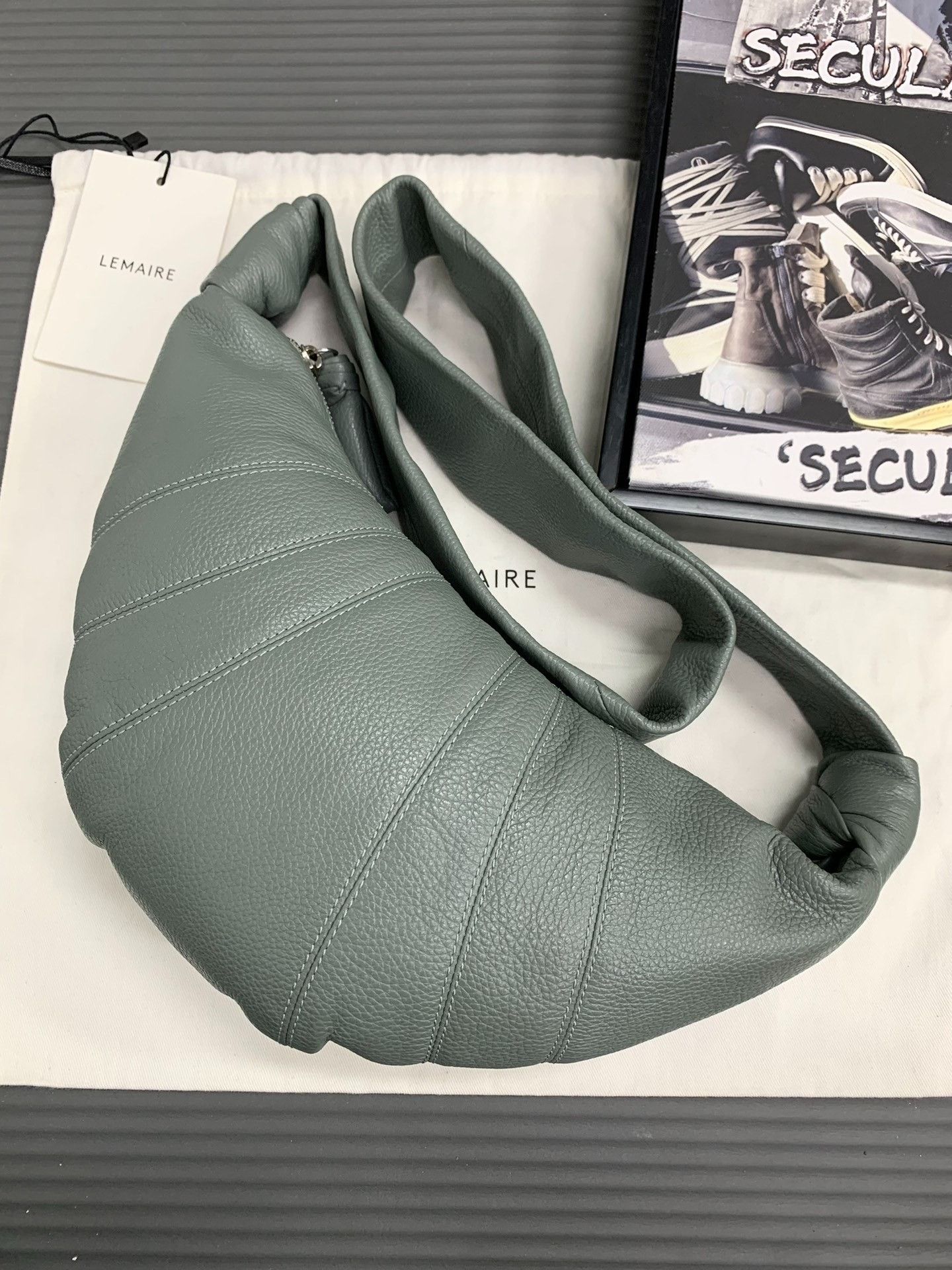 Lemaire Lemaire Small Clay Green Croissant Bag Size ONE SIZE - 4 Thumbnail