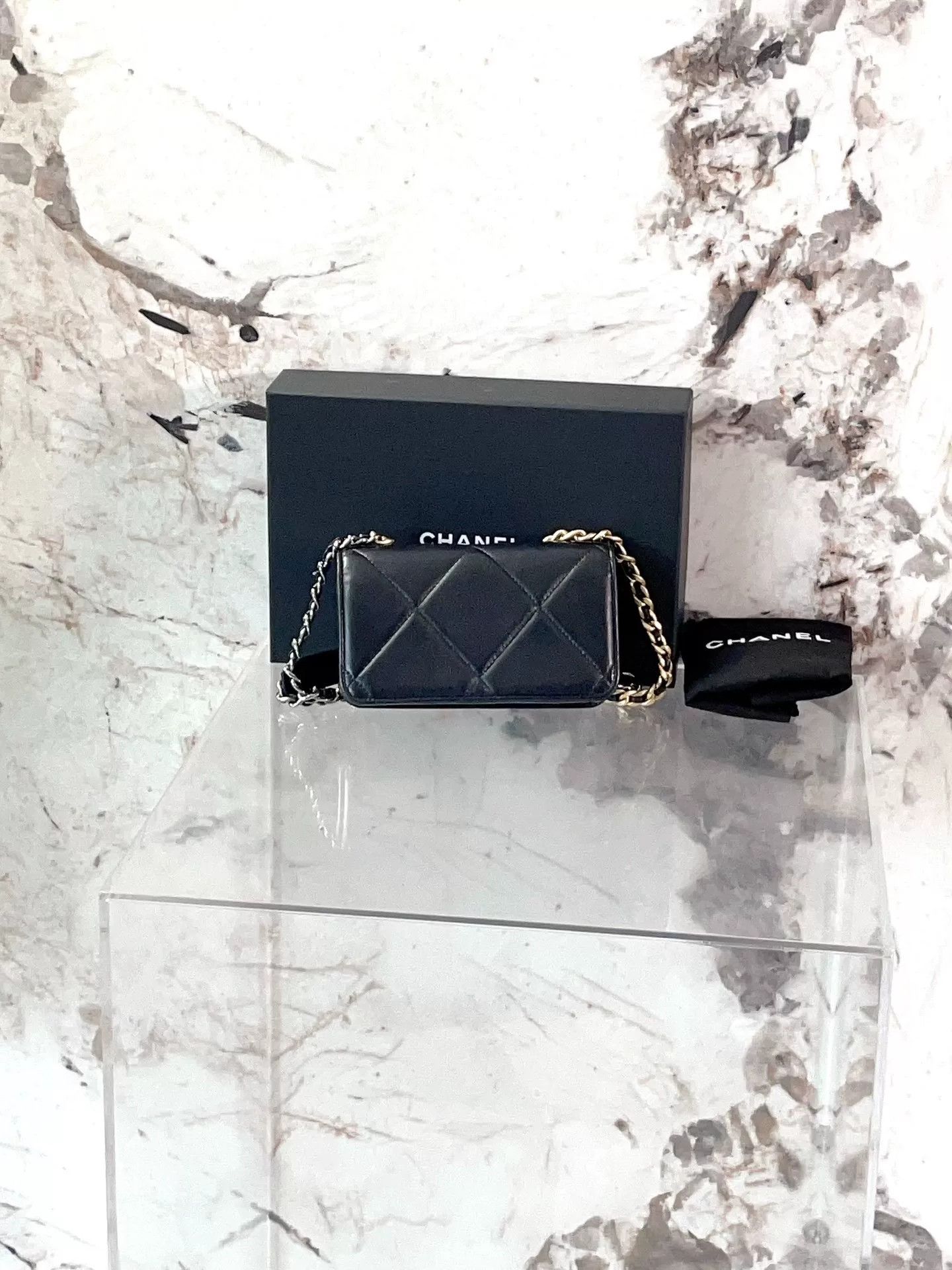 Chanel Pre-loved Bag Very good condition Size ONE SIZE - 2 Thumbnail