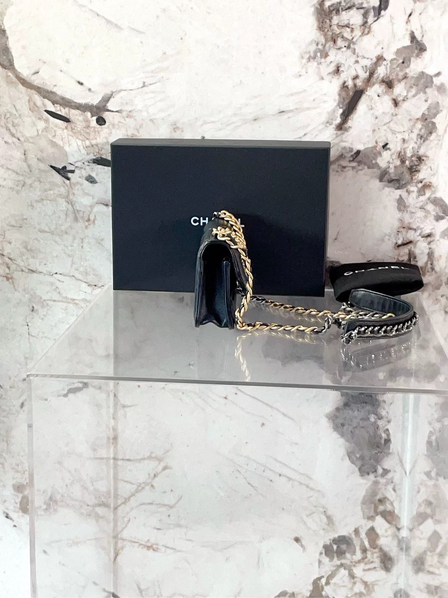 Chanel Pre-loved Bag Very good condition Size ONE SIZE - 3 Thumbnail