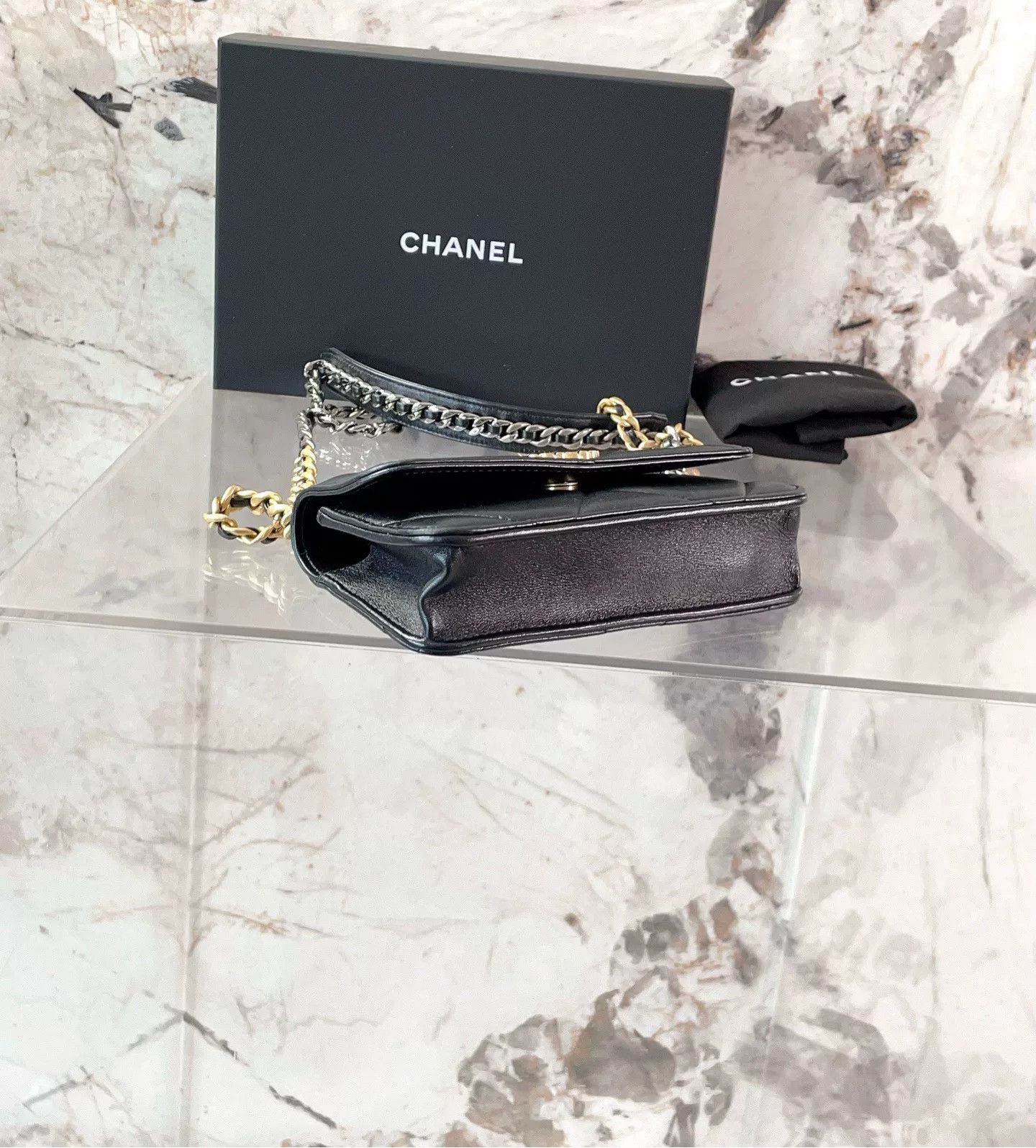Chanel Pre-loved Bag Very good condition Size ONE SIZE - 5 Thumbnail